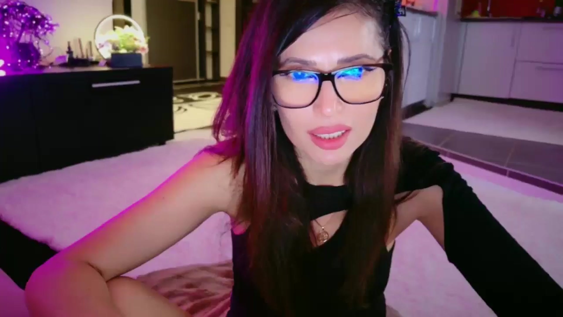 Gallery image thumbnail from SmileyTinaa's myfreecams stream on, 02/27/2026, 24:02 image 16 of 20