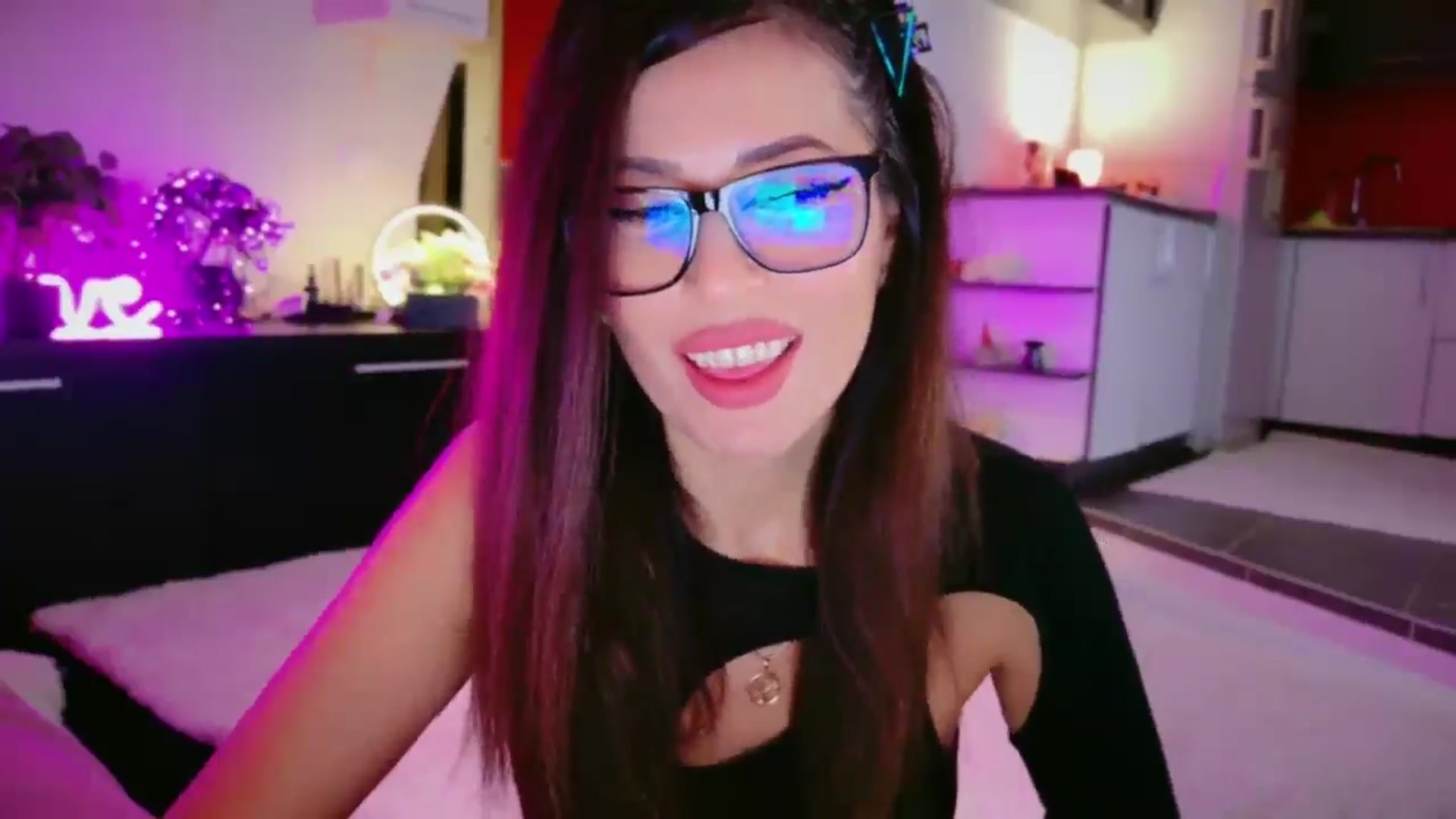 Gallery image thumbnail from SmileyTinaa's myfreecams stream on, 02/27/2026, 24:02 image 2 of 20