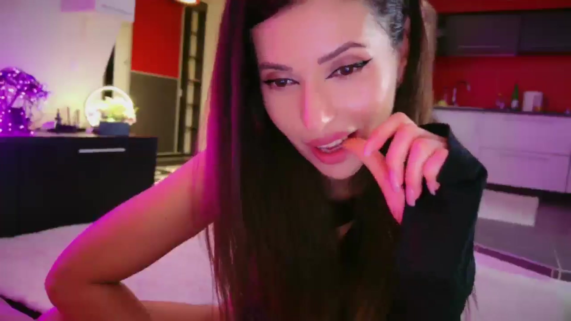 Gallery image thumbnail from SmileyTinaa's myfreecams stream on, 02/27/2026, 01:38 image 15 of 20