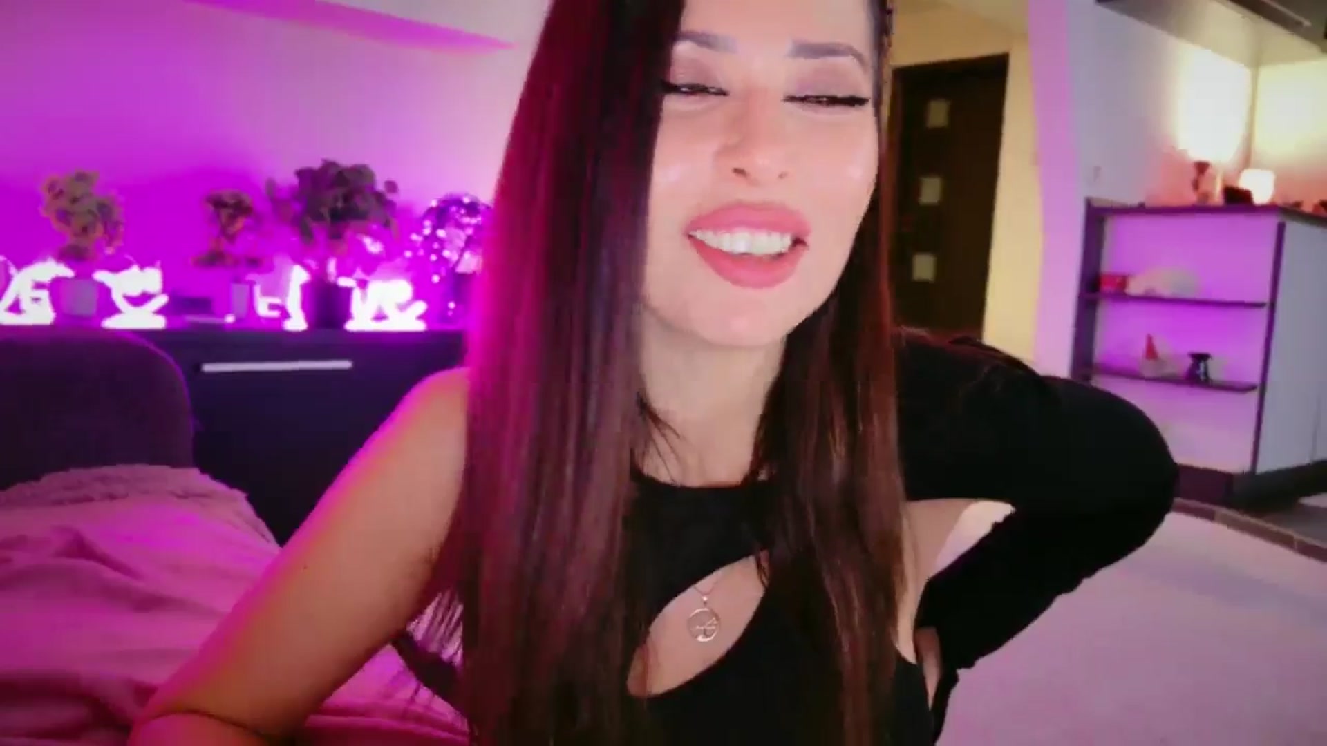Gallery image thumbnail from SmileyTinaa's myfreecams stream on, 02/27/2026, 01:38 image 16 of 20