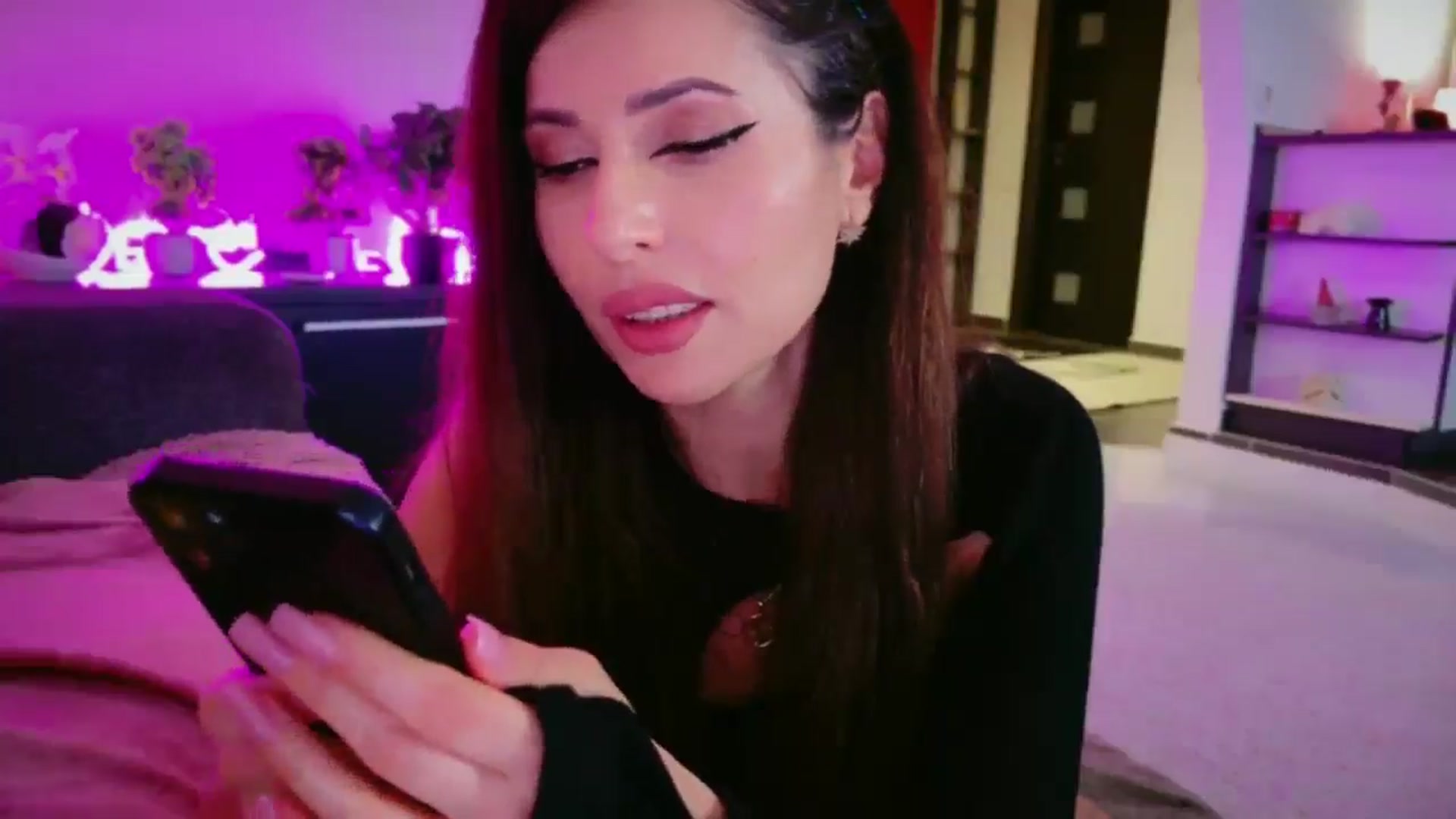 Gallery image thumbnail from SmileyTinaa's myfreecams stream on, 02/27/2026, 01:38 image 12 of 20