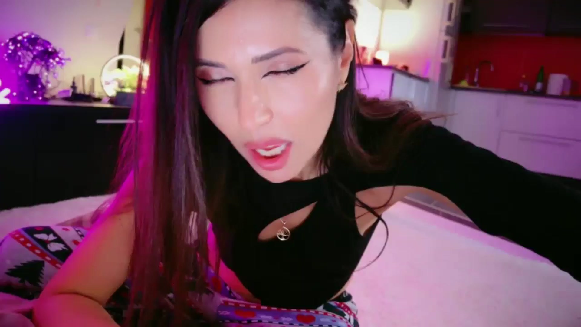 Gallery image thumbnail from SmileyTinaa's myfreecams stream on, 02/27/2026, 01:38 image 19 of 20