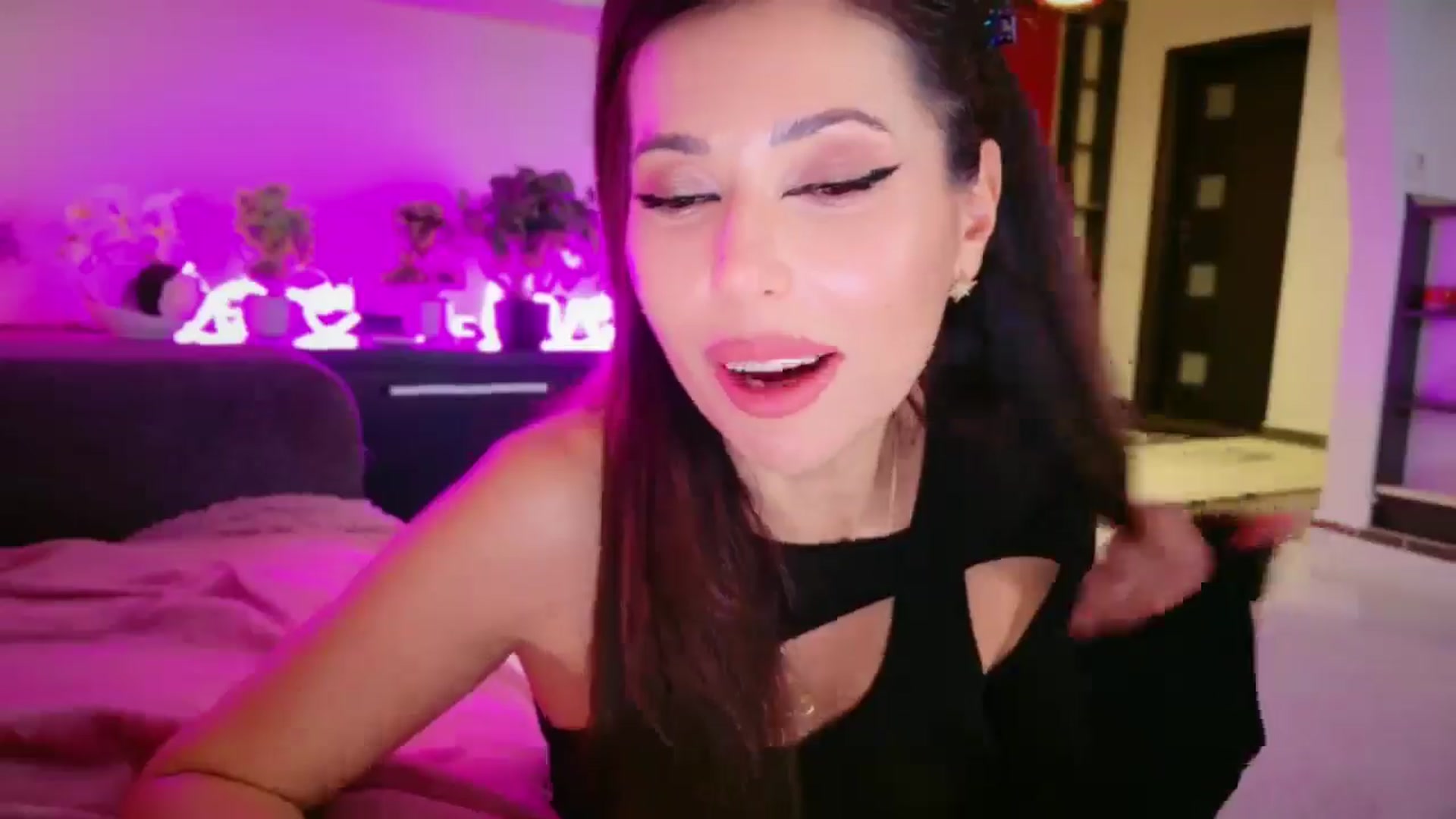 Gallery image thumbnail from SmileyTinaa's myfreecams stream on, 02/27/2026, 01:38 image 17 of 20