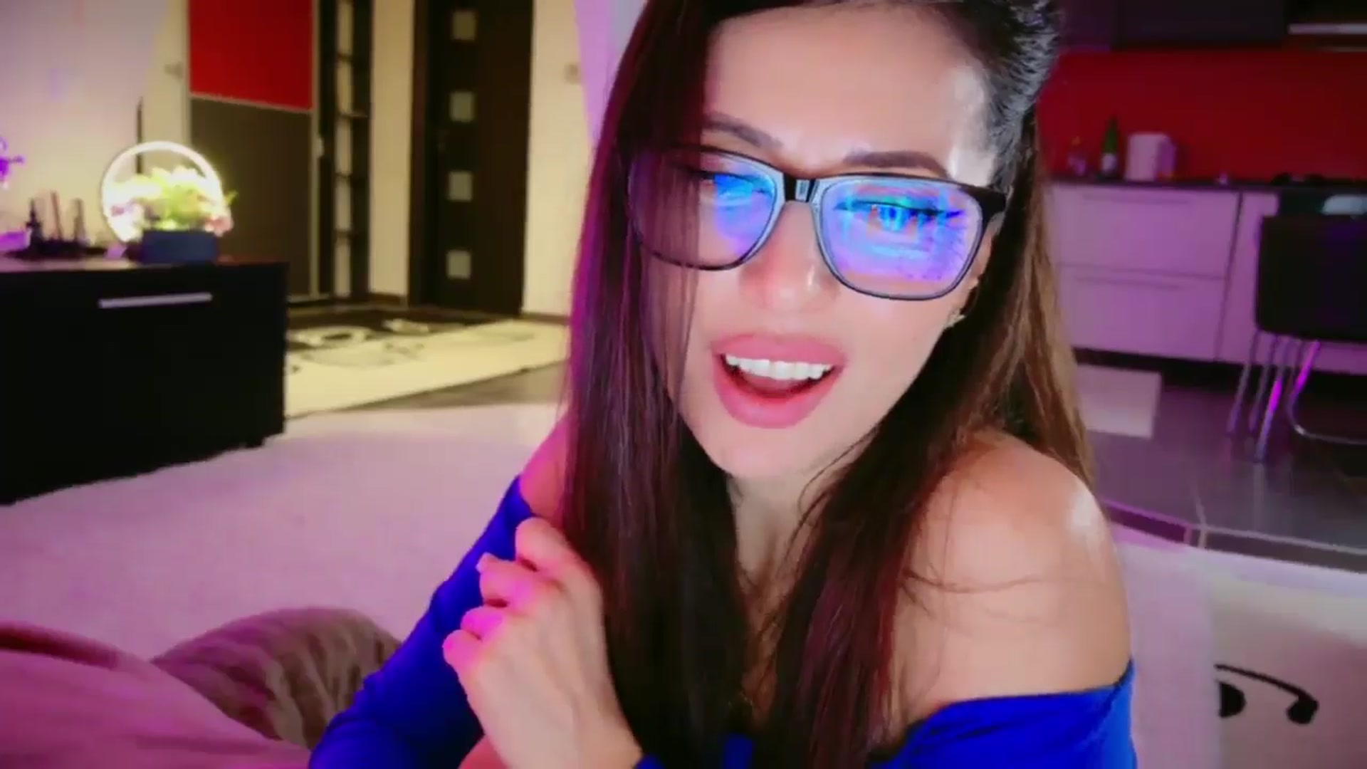 Gallery image thumbnail from SmileyTinaa's myfreecams stream on, 02/27/2026, 03:49 image 4 of 20