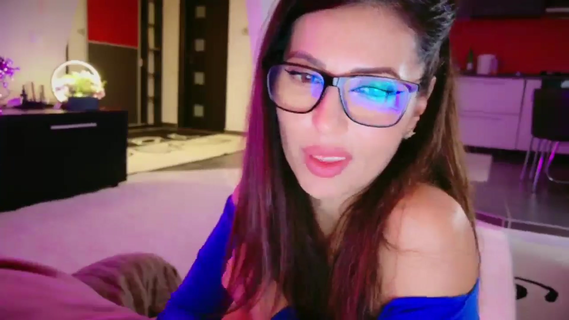 Gallery image thumbnail from SmileyTinaa's myfreecams stream on, 02/27/2026, 03:49 image 13 of 20