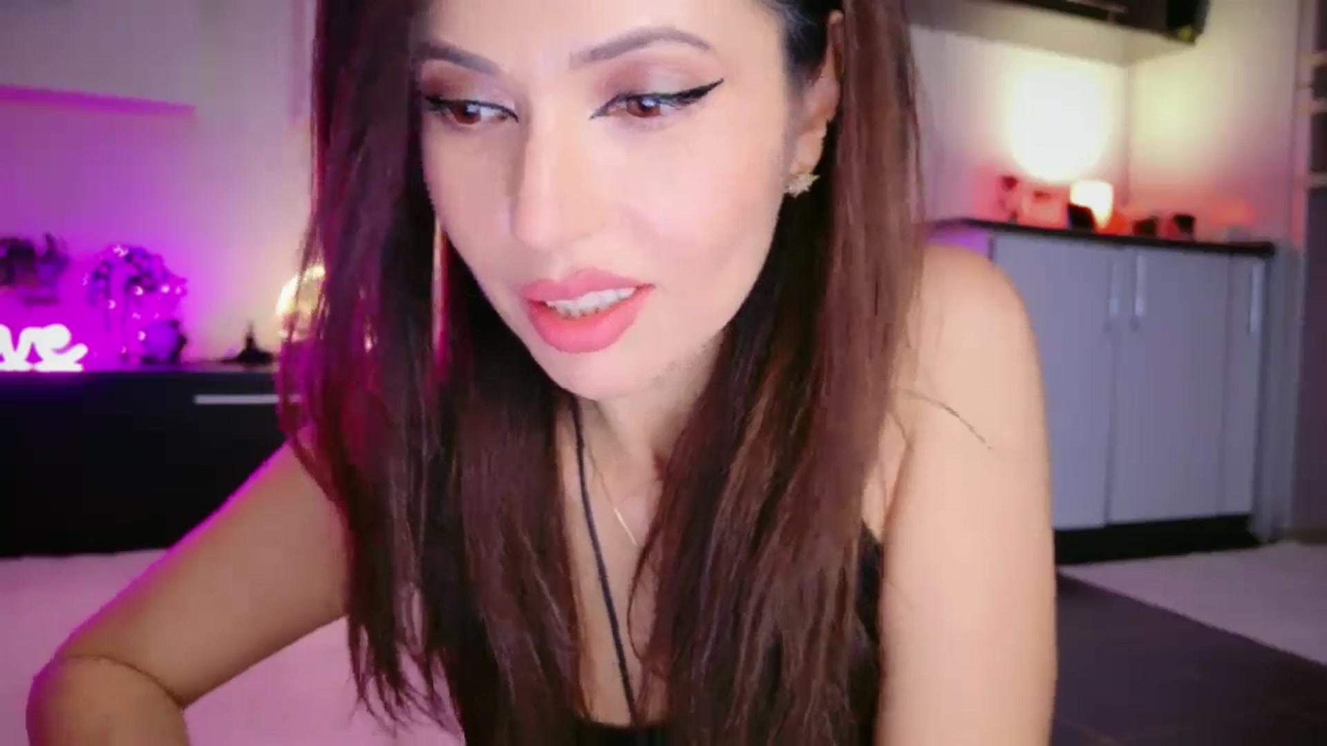 Gallery image thumbnail from SmileyTinaa's myfreecams stream on, 02/28/2026, 24:03 image 12 of 20