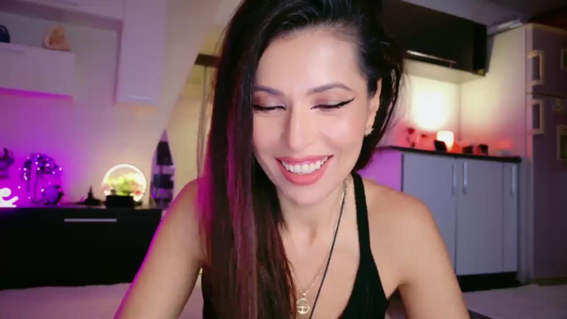 Gallery image thumbnail from SmileyTinaa's myfreecams stream on, 02/28/2026, 24:03 image 4 of 20