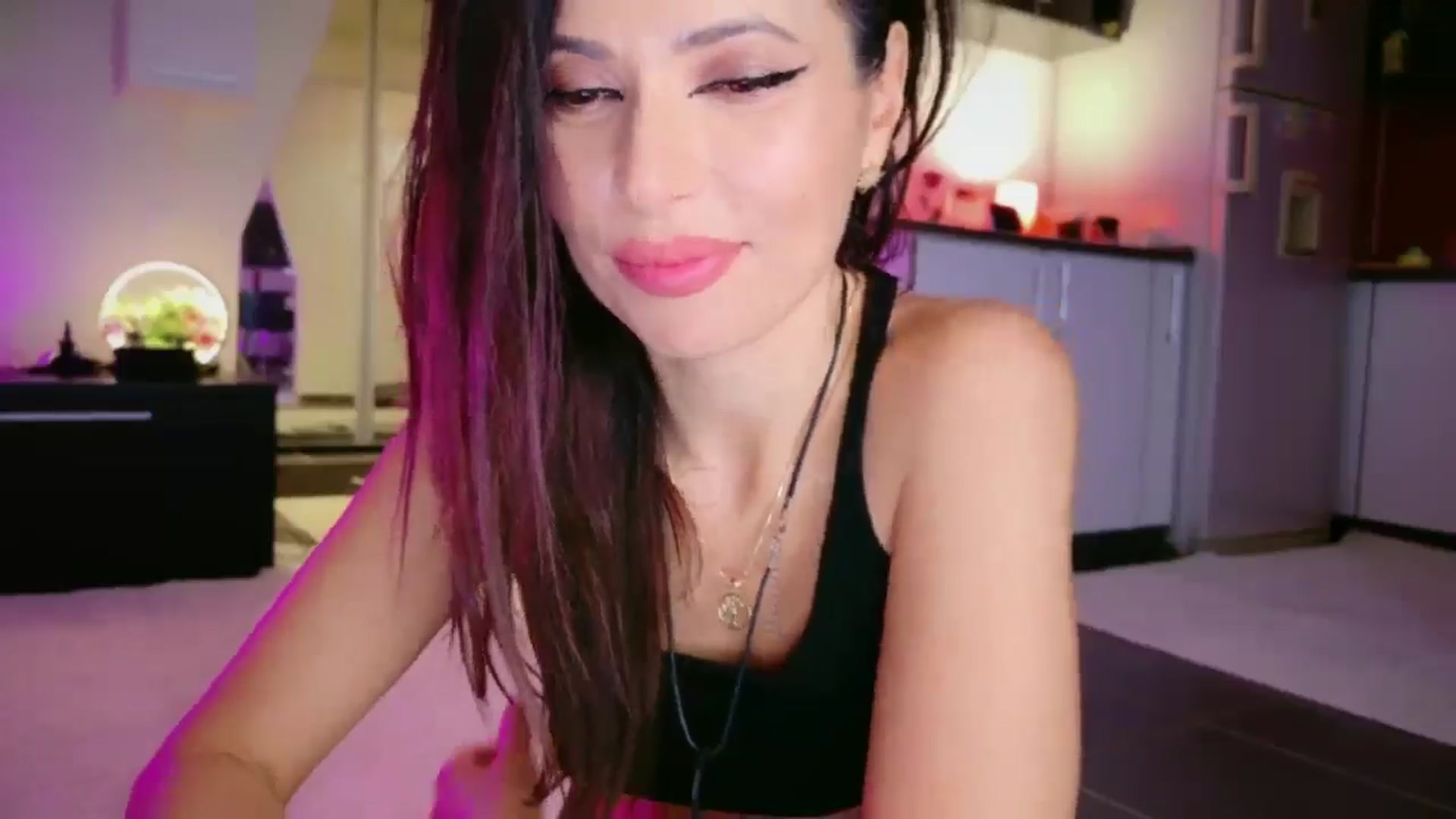 Gallery image thumbnail from SmileyTinaa's myfreecams stream on, 02/28/2026, 24:03 image 10 of 20