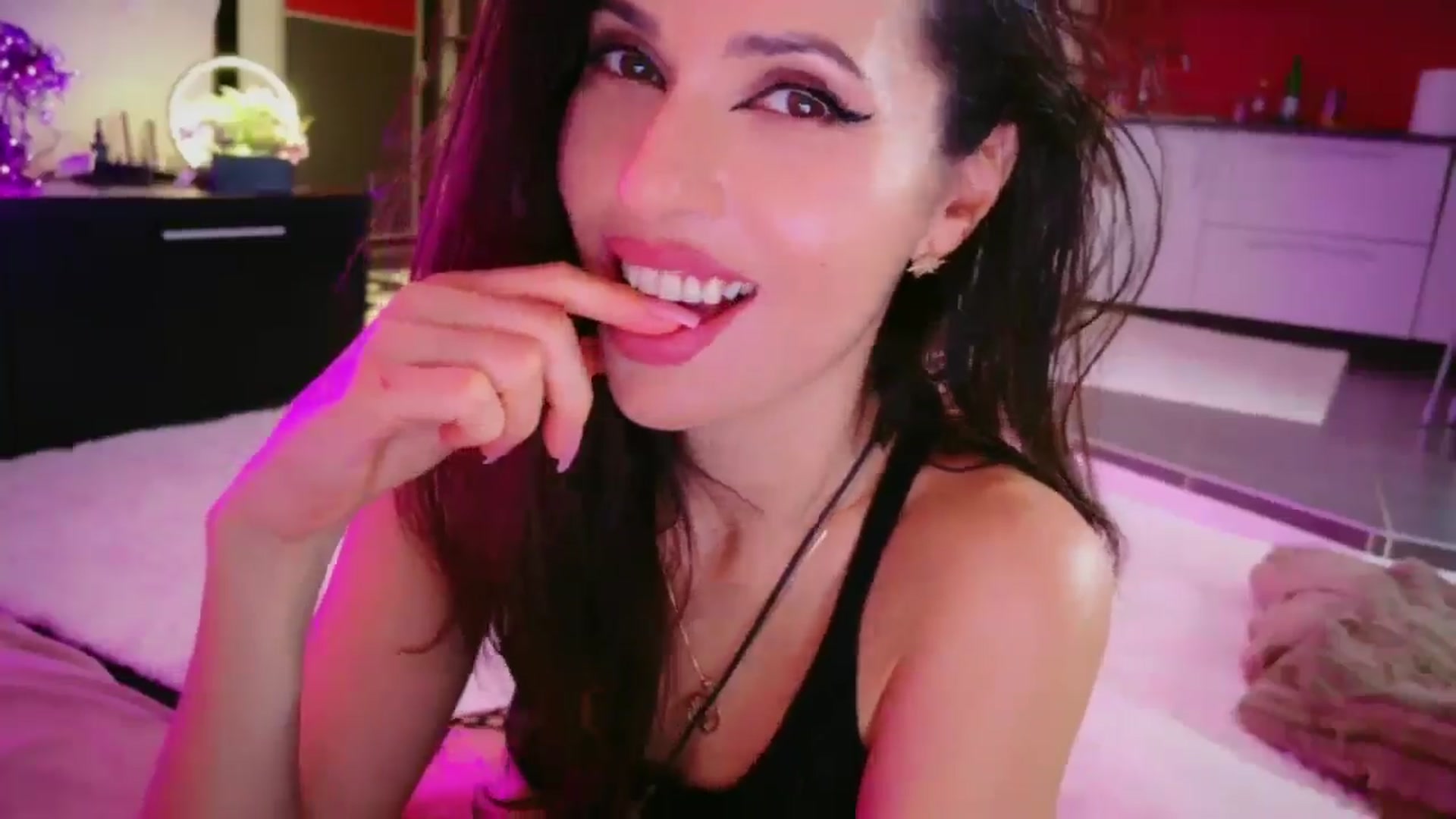 Gallery image thumbnail from SmileyTinaa's myfreecams stream on, 02/28/2026, 02:18 image 15 of 20