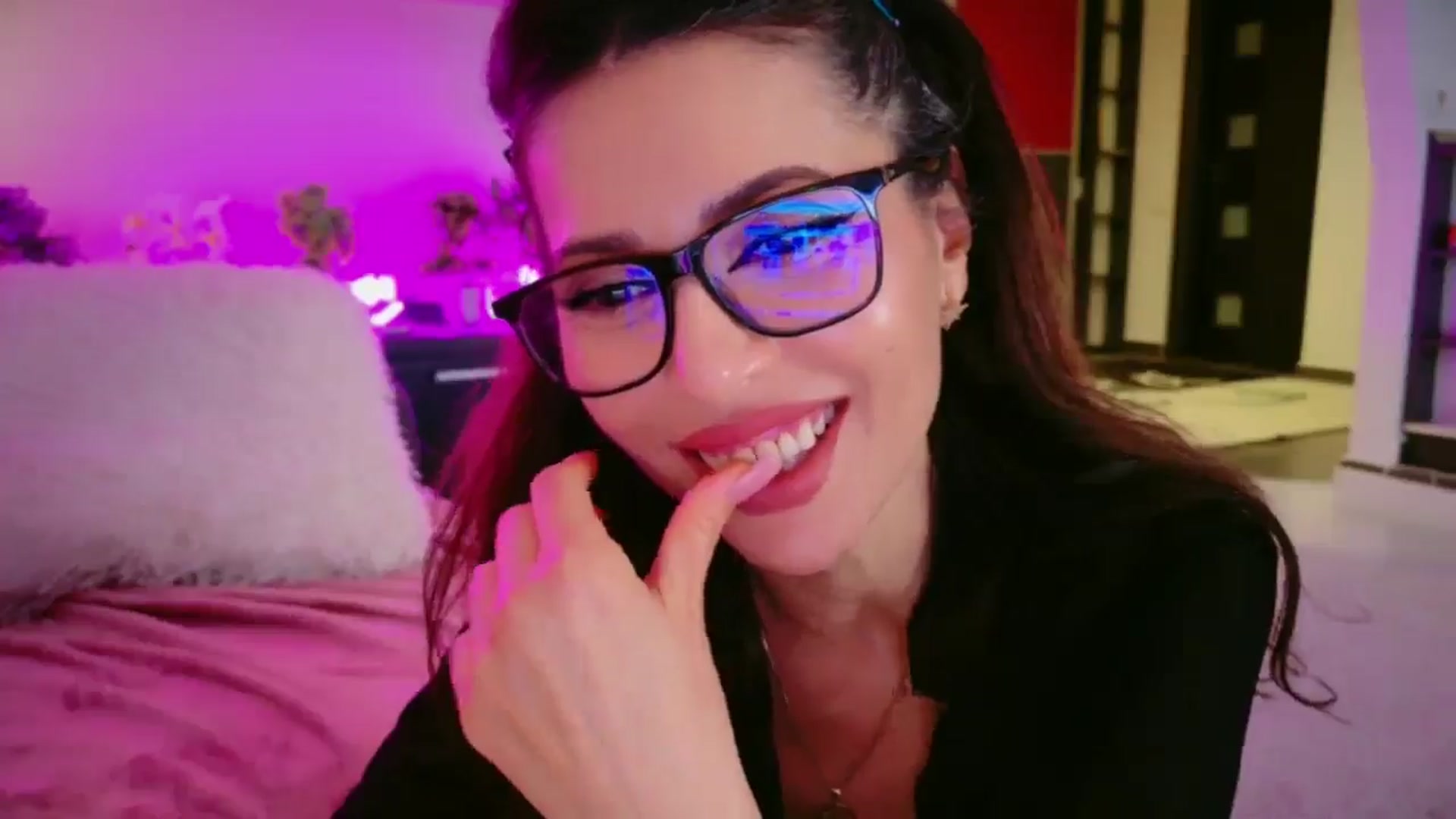 Gallery image thumbnail from SmileyTinaa's myfreecams stream on, 03/05/2026, 22:39 image 16 of 20
