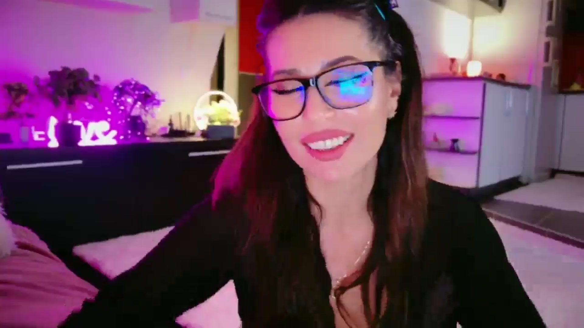Gallery image thumbnail from SmileyTinaa's myfreecams stream on, 03/05/2026, 22:39 image 9 of 20