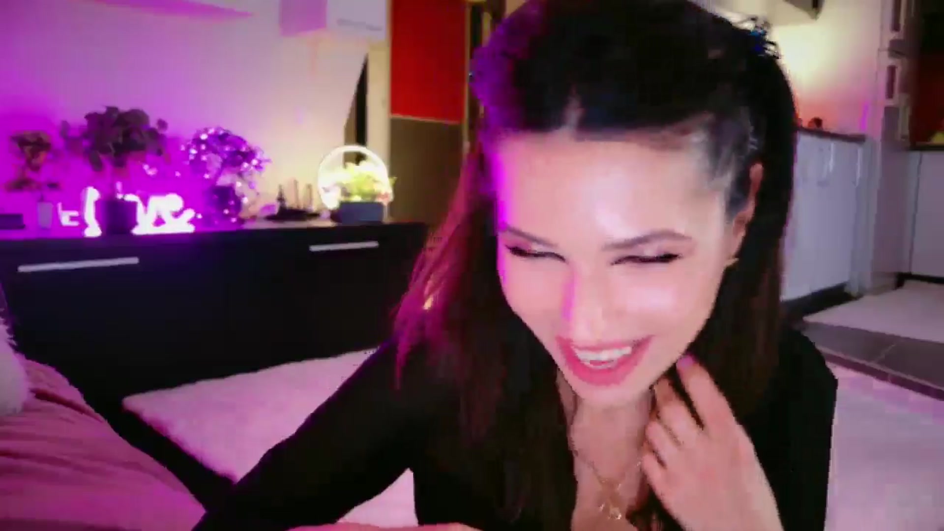 Gallery image thumbnail from SmileyTinaa's myfreecams stream on, 03/05/2026, 22:39 image 4 of 20