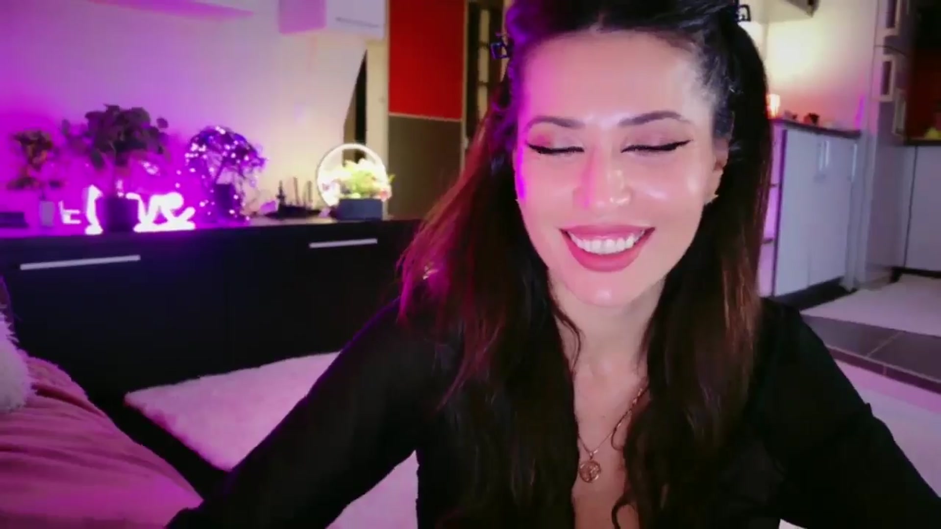 Gallery image thumbnail from SmileyTinaa's myfreecams stream on, 03/05/2026, 22:39 image 5 of 20