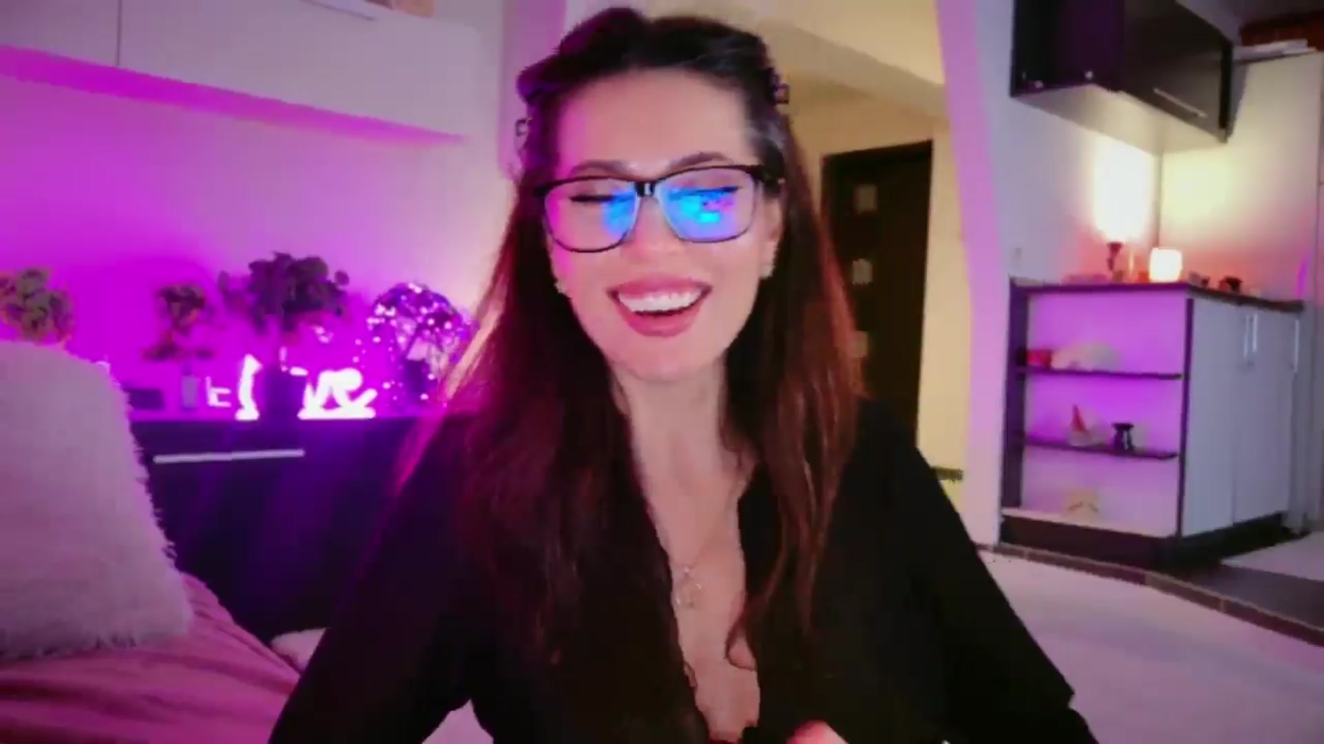 Gallery image thumbnail from SmileyTinaa's myfreecams stream on, 03/06/2026, 03:49 image 18 of 20
