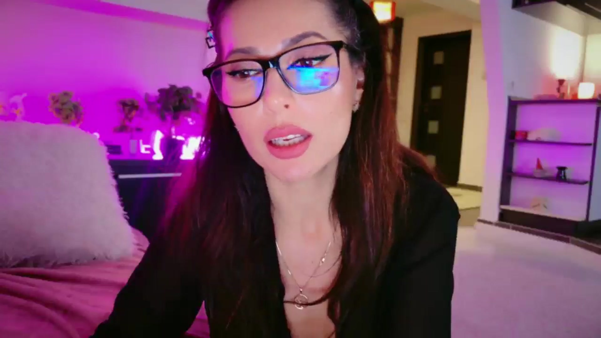 Gallery image thumbnail from SmileyTinaa's myfreecams stream on, 03/06/2026, 03:49 image 9 of 20