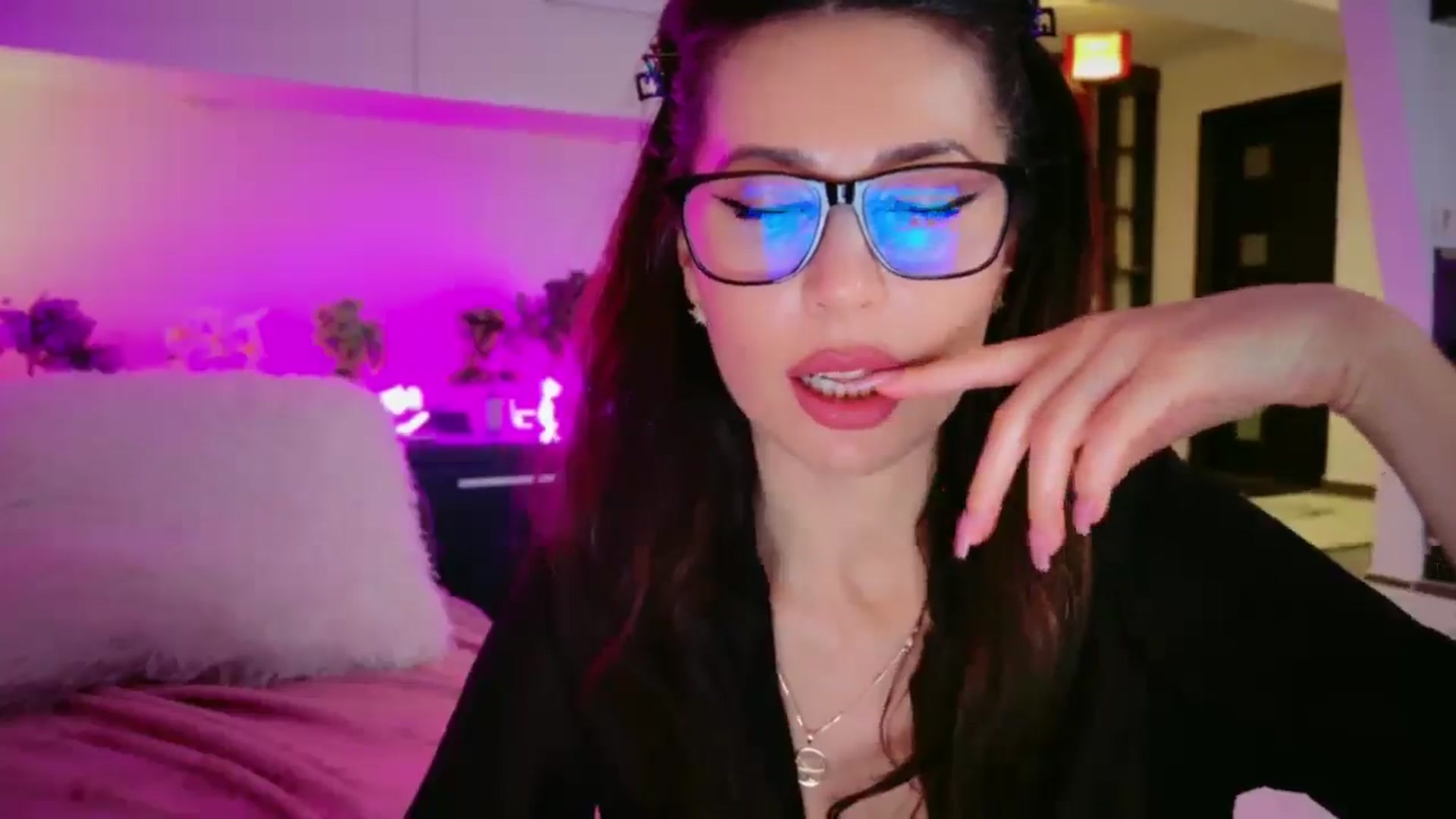 Gallery image thumbnail from SmileyTinaa's myfreecams stream on, 03/06/2026, 03:49 image 3 of 20