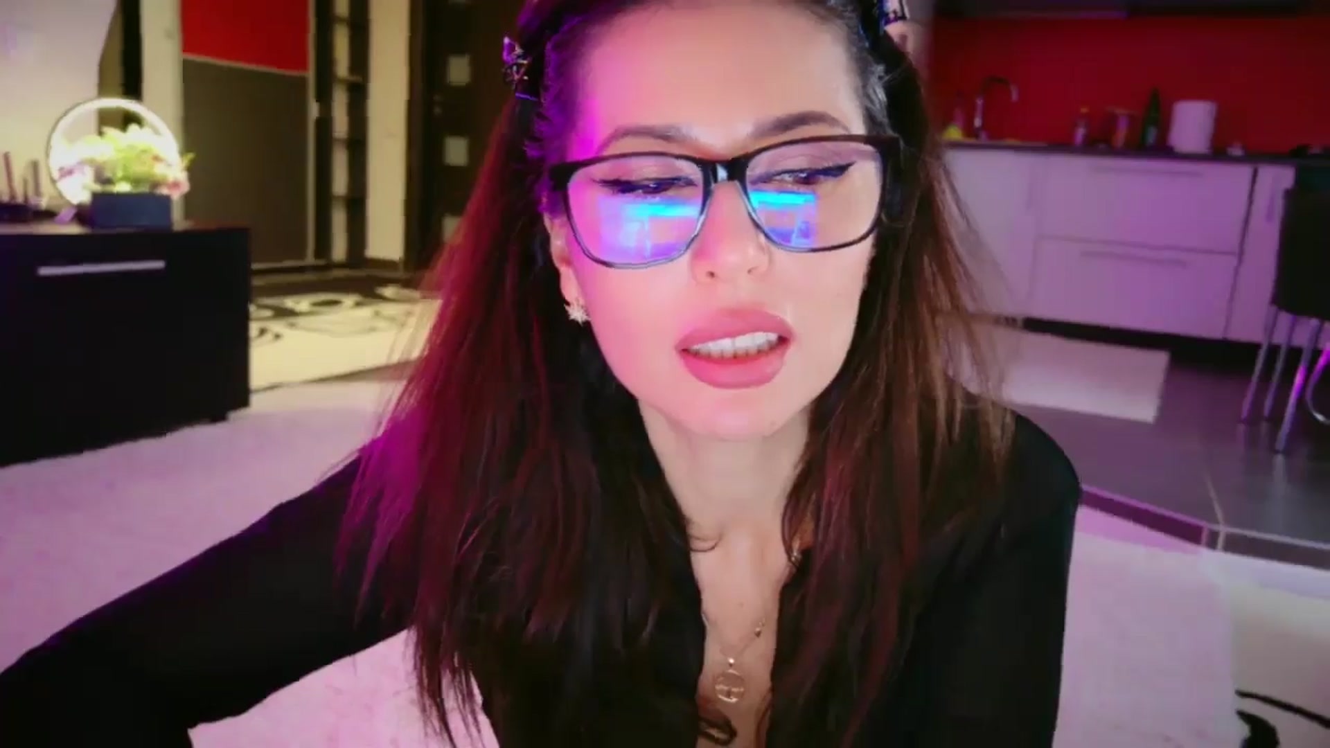 Gallery image thumbnail from SmileyTinaa's myfreecams stream on, 03/06/2026, 03:49 image 17 of 20