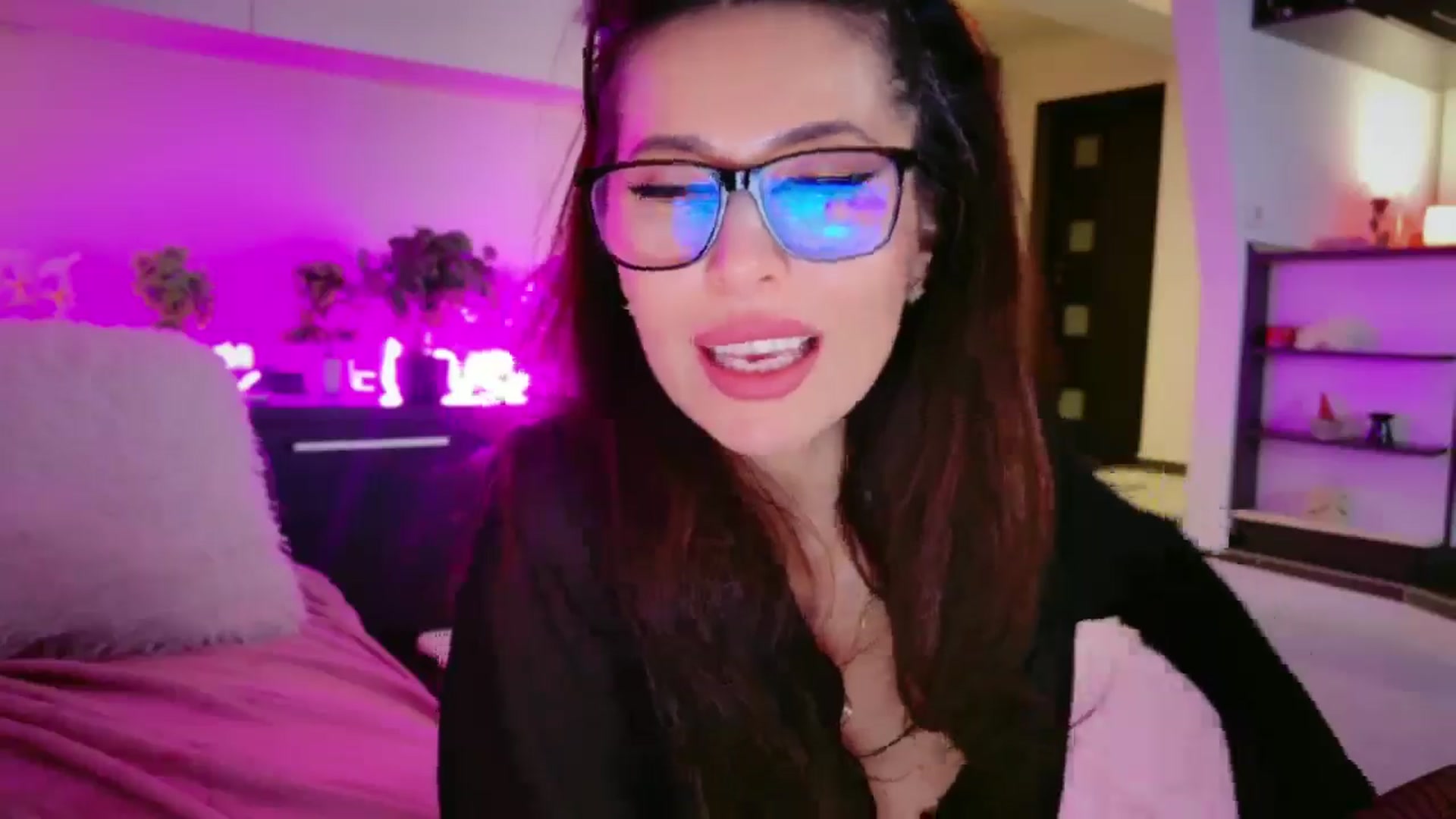 Gallery image thumbnail from SmileyTinaa's myfreecams stream on, 03/06/2026, 03:49 image 14 of 20