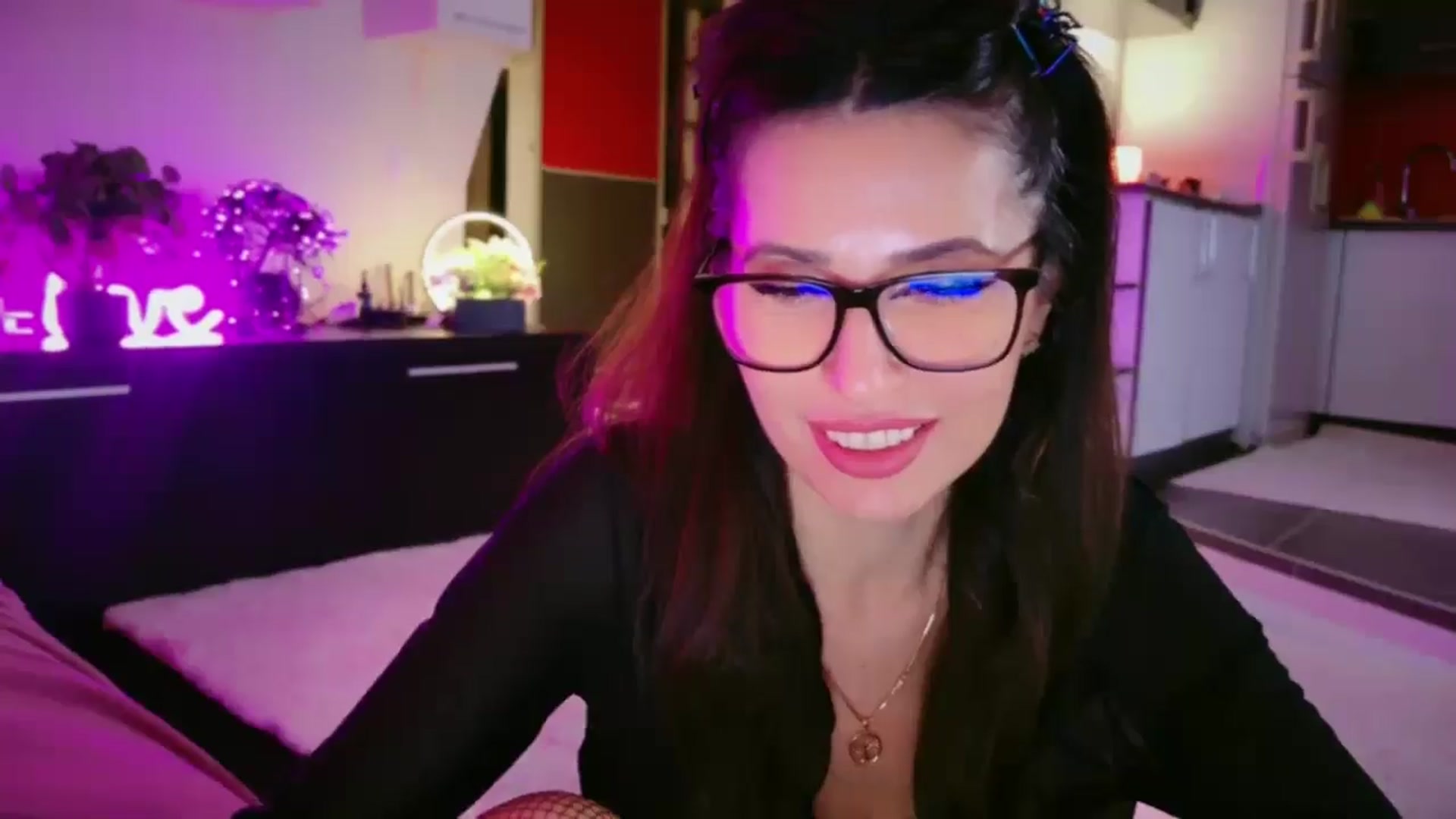 Gallery image thumbnail from SmileyTinaa's myfreecams stream on, 03/06/2026, 03:49 image 15 of 20