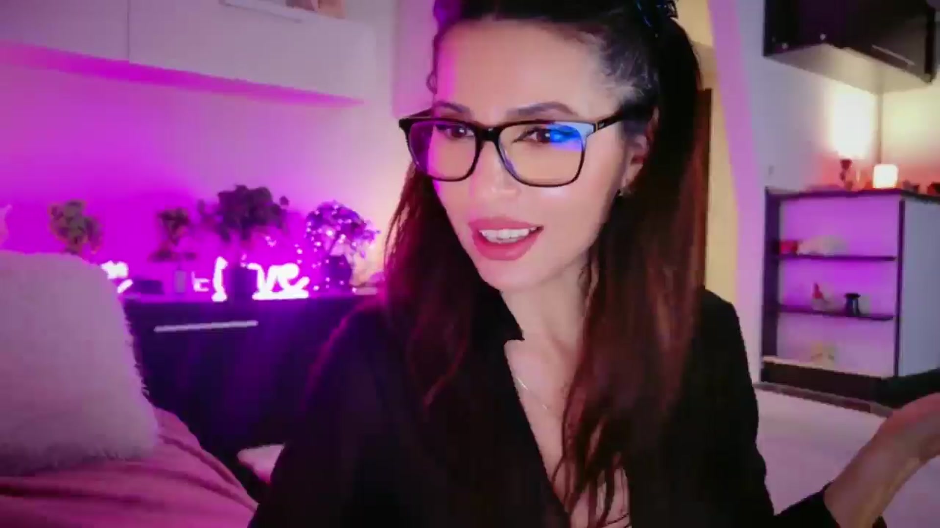 Gallery image thumbnail from SmileyTinaa's myfreecams stream on, 03/06/2026, 03:49 image 2 of 20
