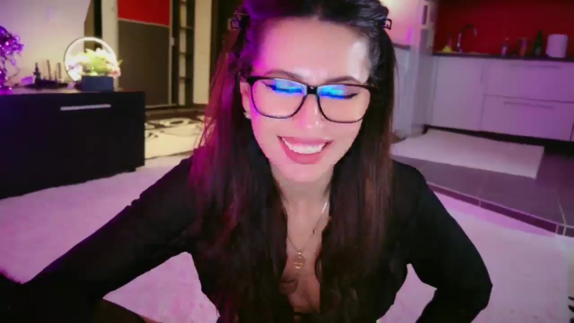 Gallery image thumbnail from SmileyTinaa's myfreecams stream on, 03/06/2026, 03:49 image 12 of 20