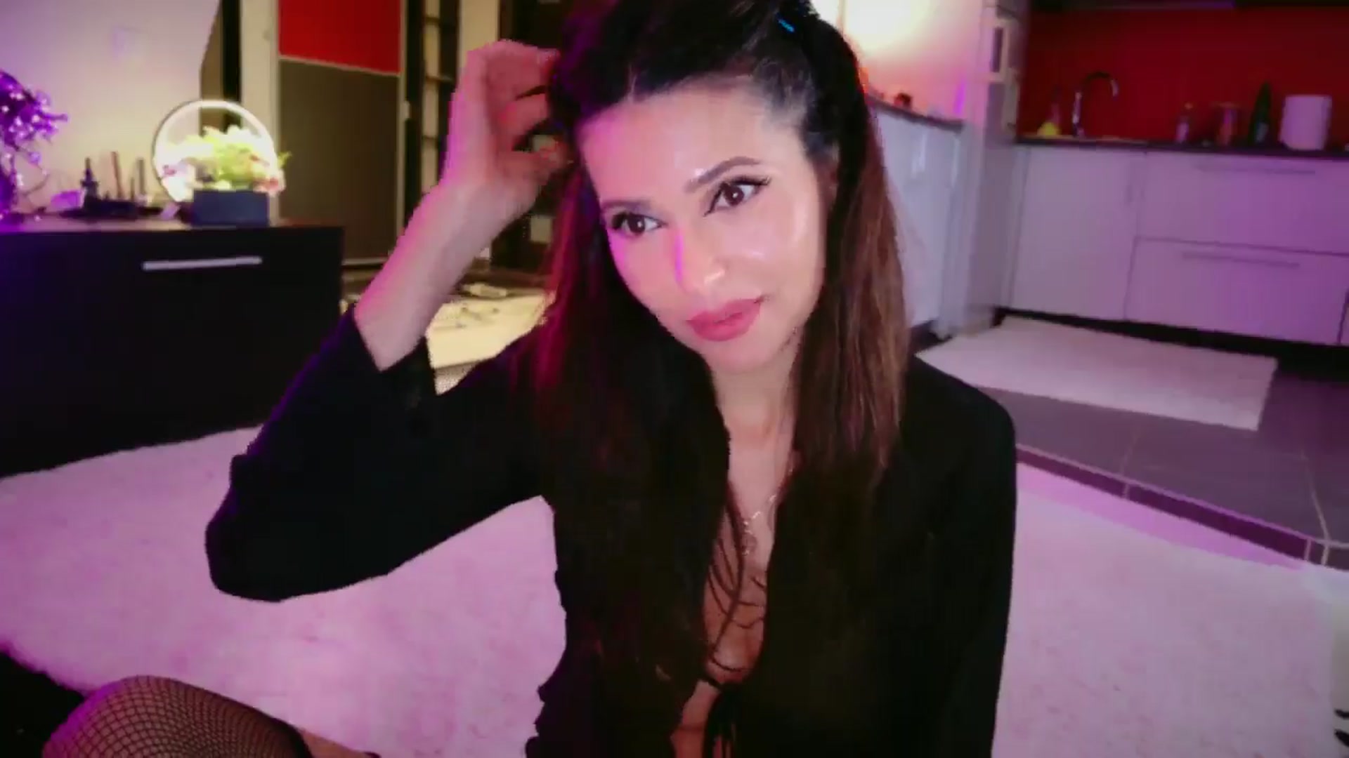 Gallery image thumbnail from SmileyTinaa's myfreecams stream on, 03/06/2026, 03:49 image 11 of 20