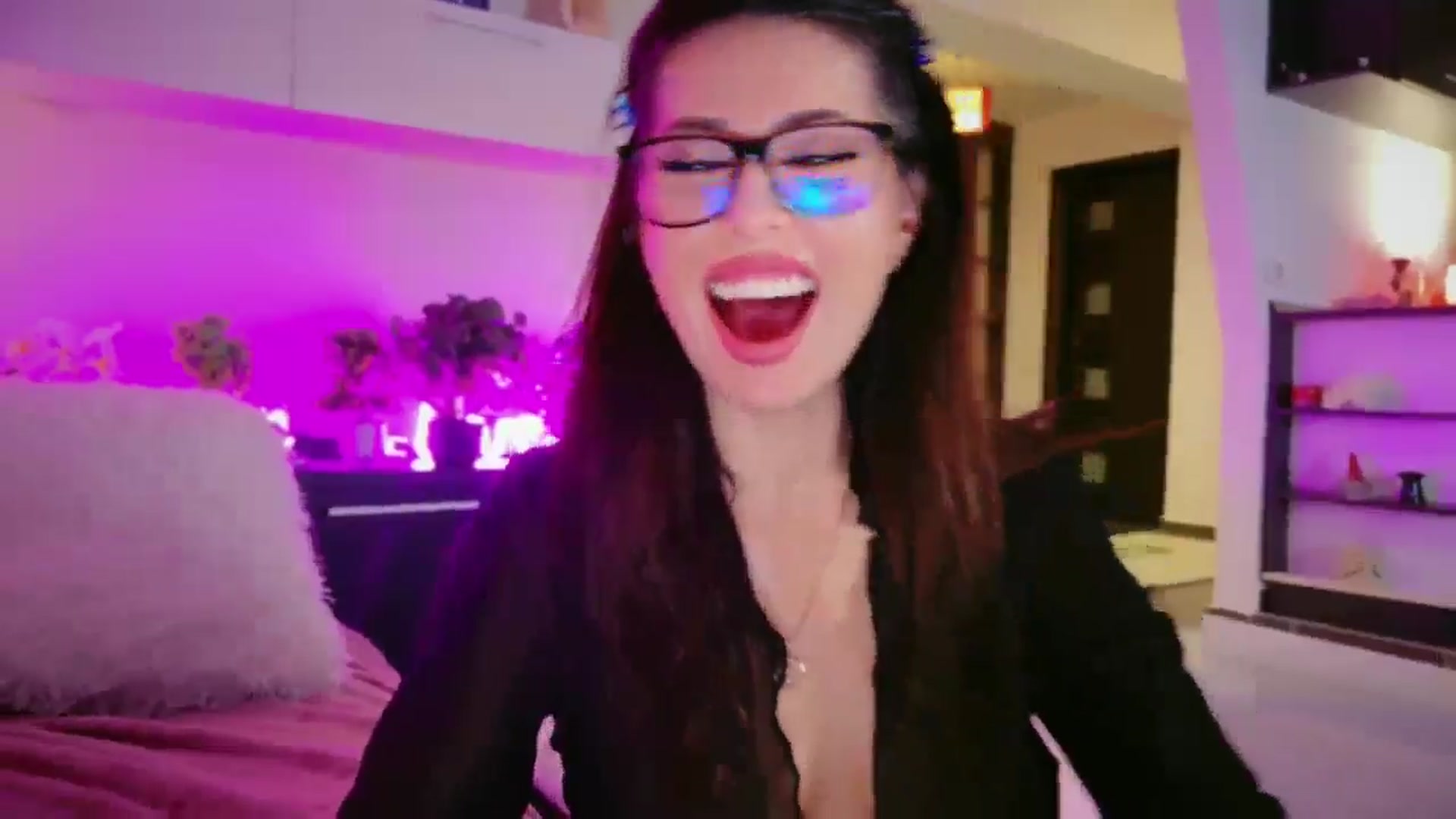 Gallery image thumbnail from SmileyTinaa's myfreecams stream on, 03/06/2026, 04:05 image 7 of 20