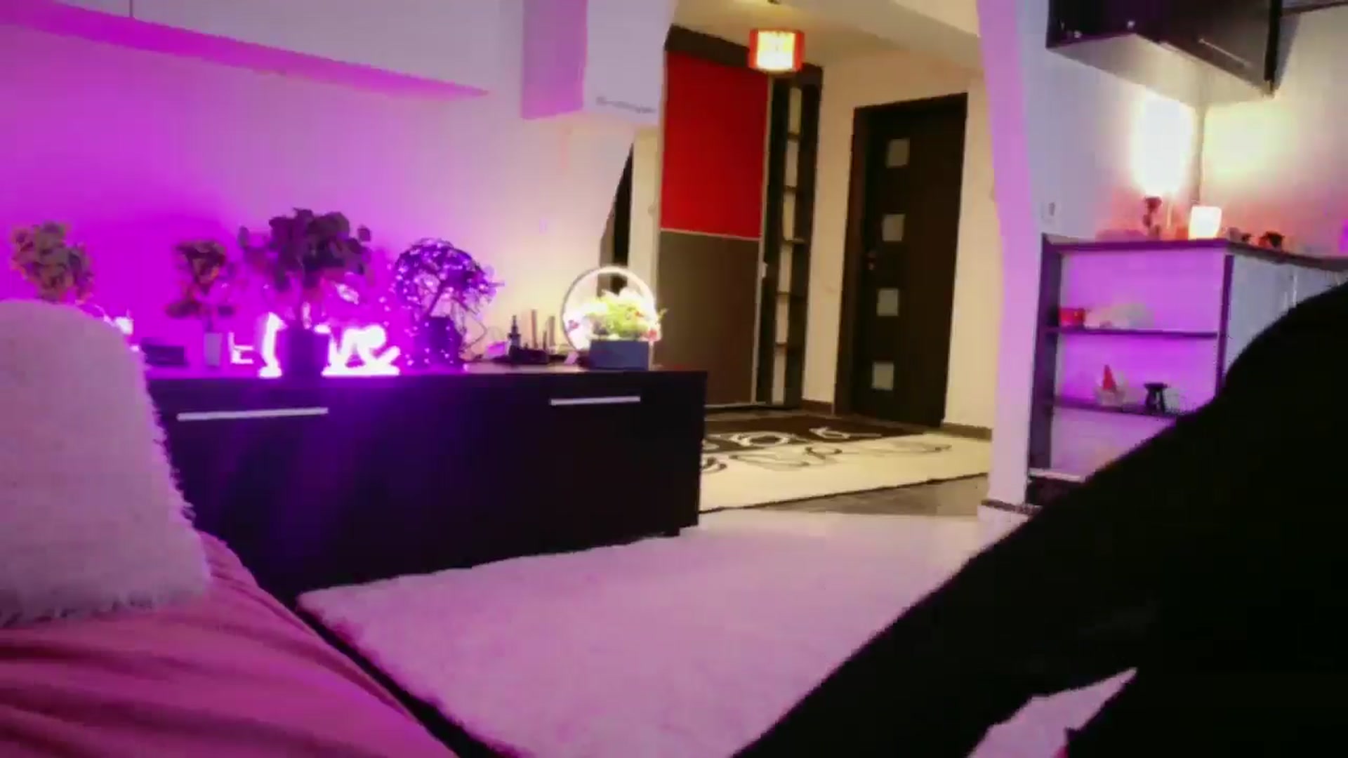 Gallery image thumbnail from SmileyTinaa's myfreecams stream on, 03/06/2026, 04:05 image 17 of 20