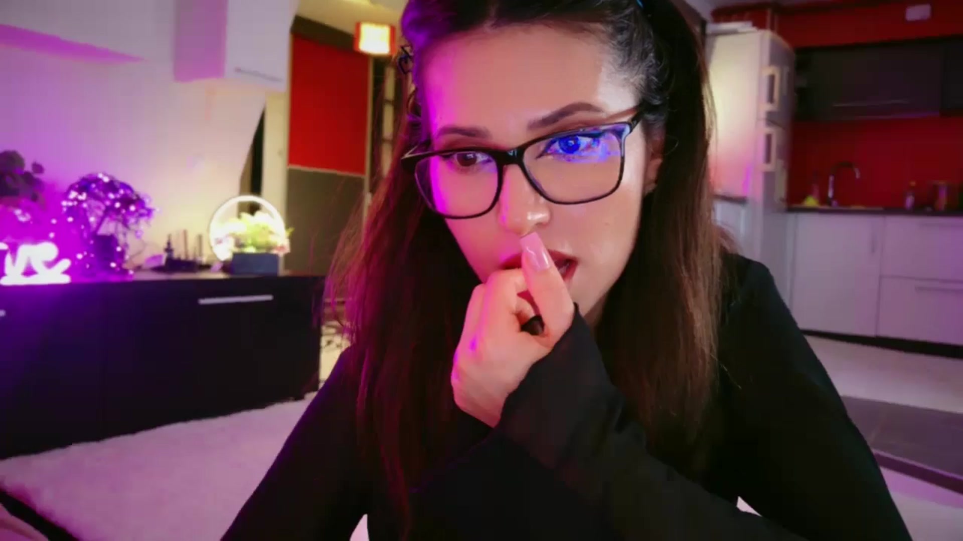 Gallery image thumbnail from SmileyTinaa's myfreecams stream on, 03/06/2026, 04:05 image 2 of 20