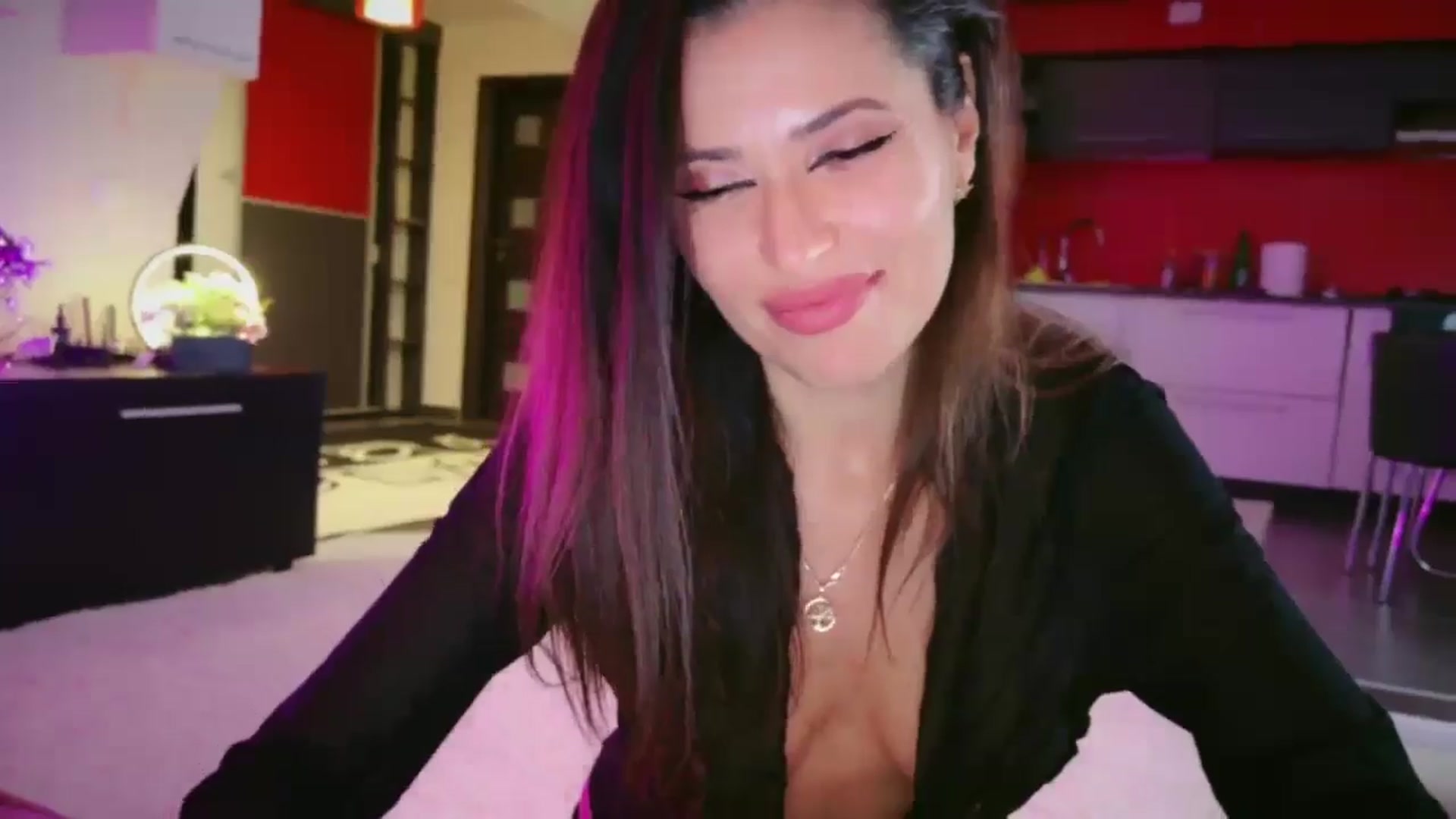 Gallery image thumbnail from SmileyTinaa's myfreecams stream on, 03/06/2026, 04:05 image 19 of 20