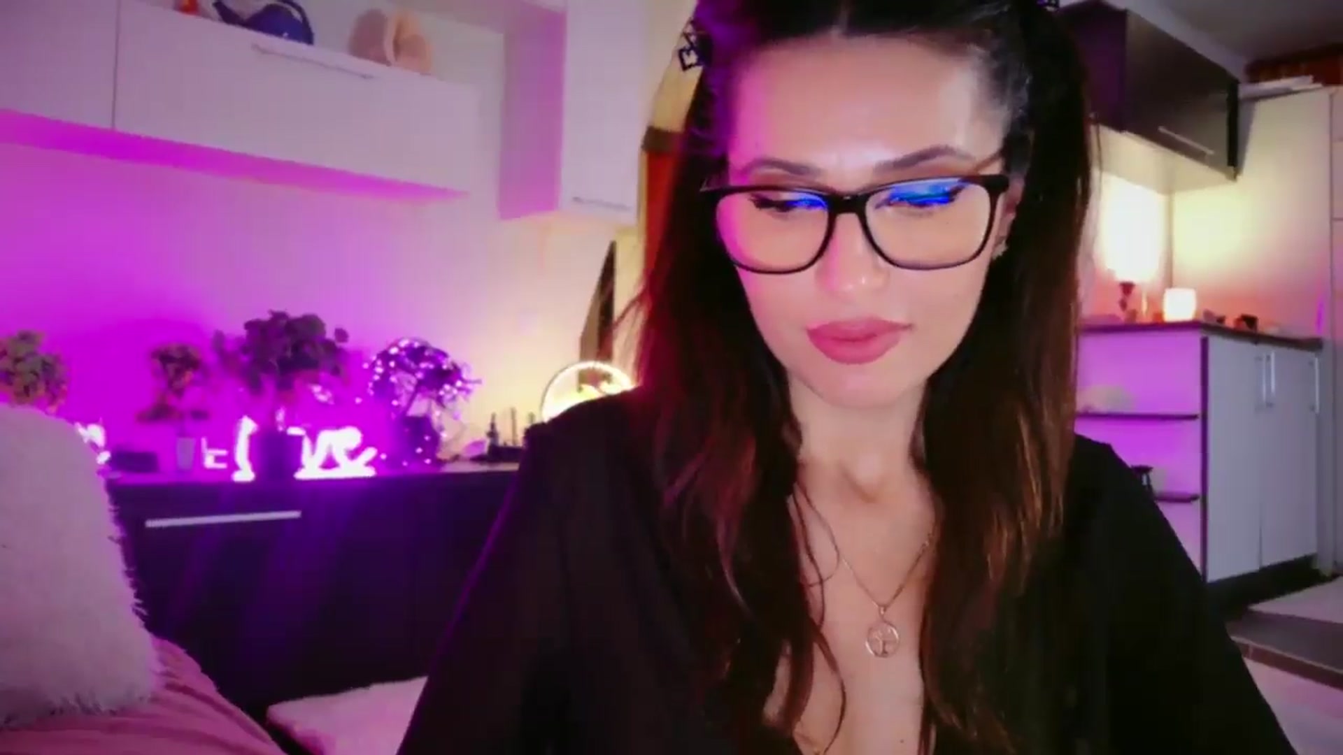 Gallery image thumbnail from SmileyTinaa's myfreecams stream on, 03/06/2026, 04:05 image 4 of 20