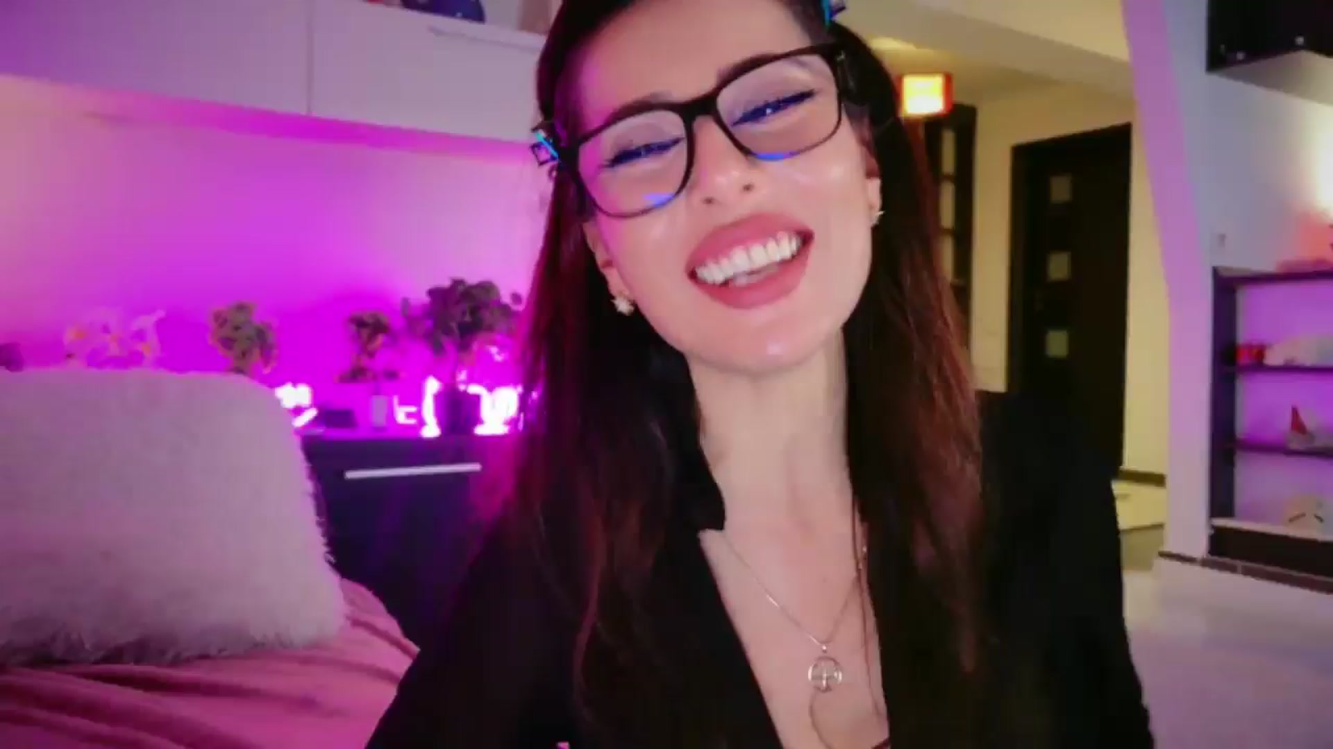 Gallery image thumbnail from SmileyTinaa's myfreecams stream on, 03/06/2026, 04:05 image 1 of 20