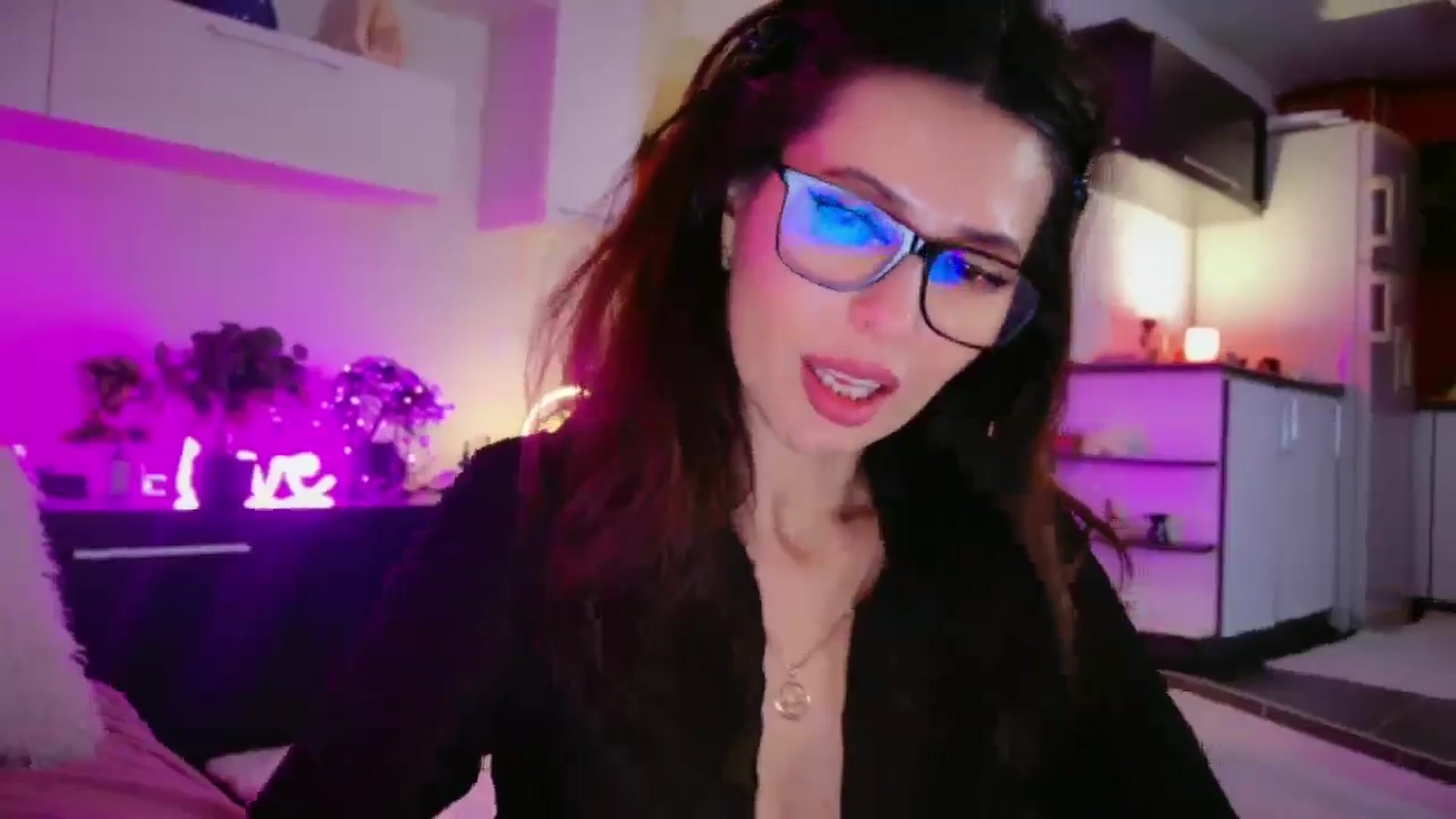 Gallery image thumbnail from SmileyTinaa's myfreecams stream on, 03/06/2026, 04:05 image 12 of 20