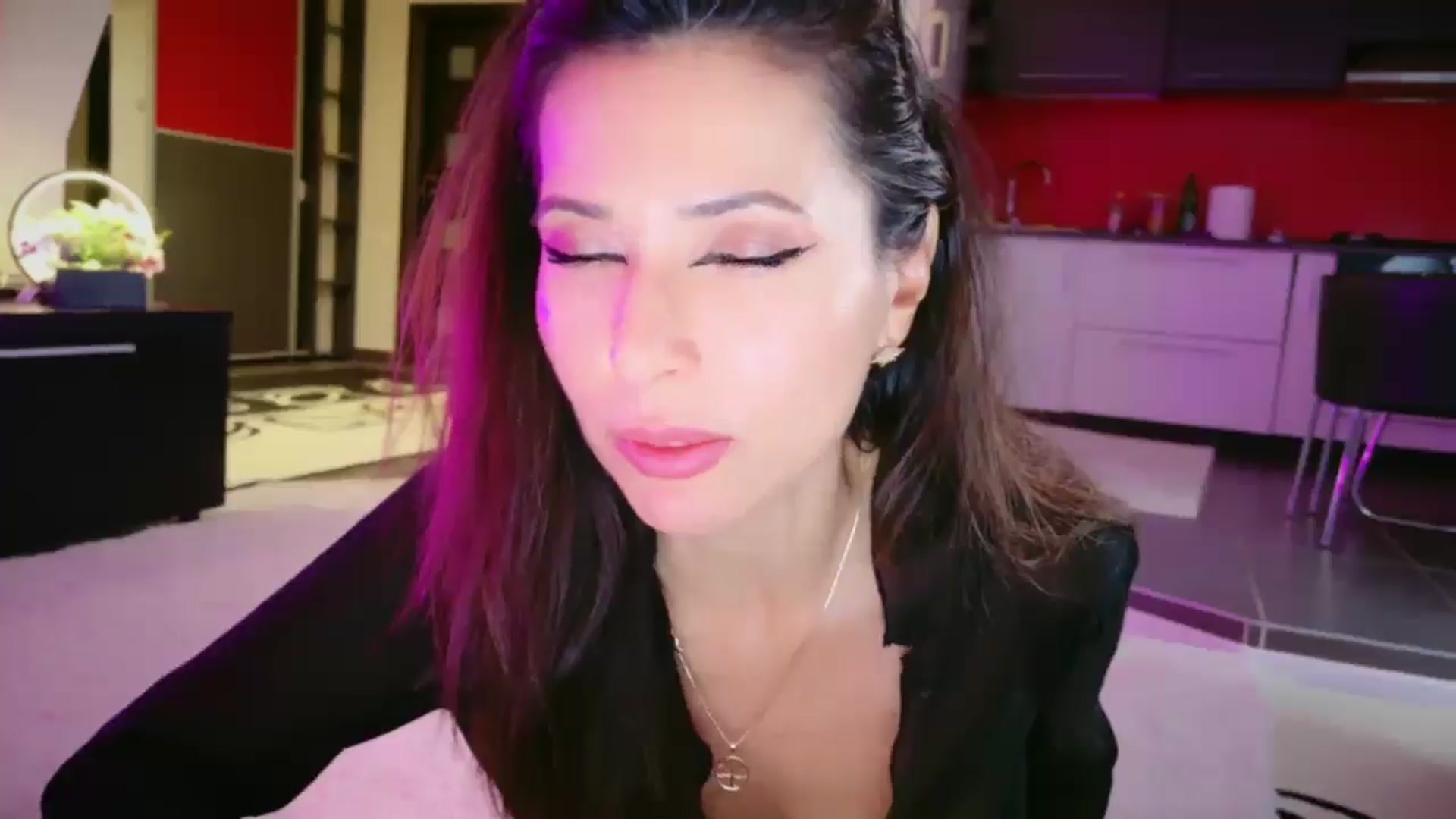 Gallery image thumbnail from SmileyTinaa's myfreecams stream on, 03/06/2026, 05:33 image 2 of 20