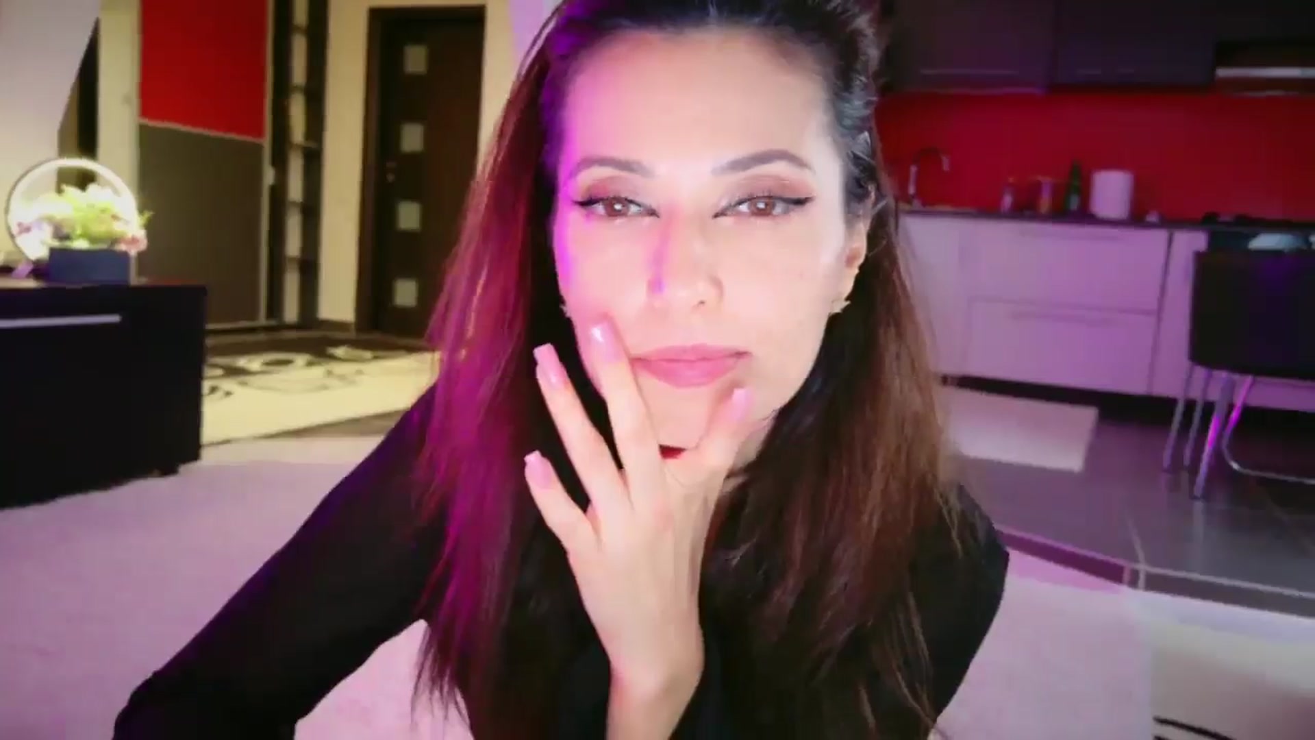 Gallery image thumbnail from SmileyTinaa's myfreecams stream on, 03/06/2026, 05:33 image 12 of 20