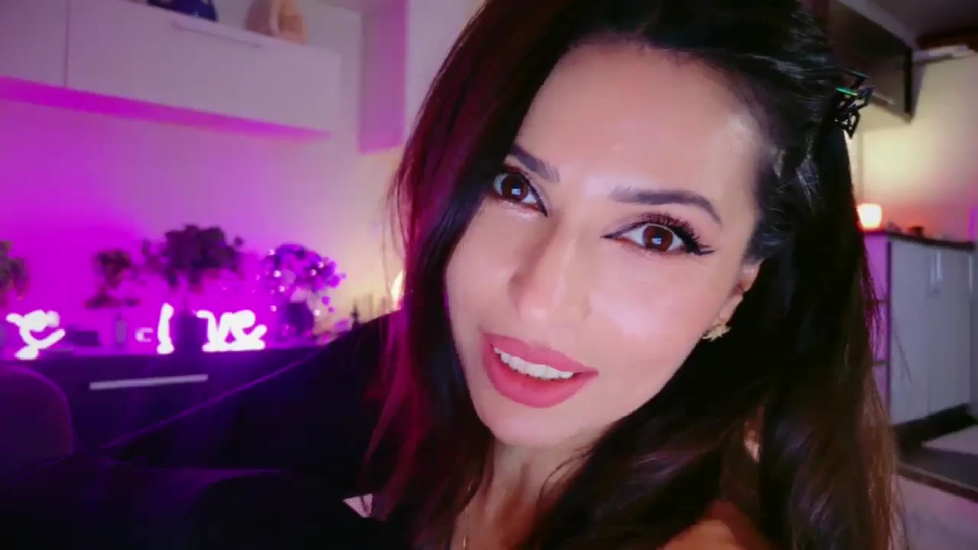 Gallery image thumbnail from SmileyTinaa's myfreecams stream on, 03/07/2026, 02:20 image 3 of 20