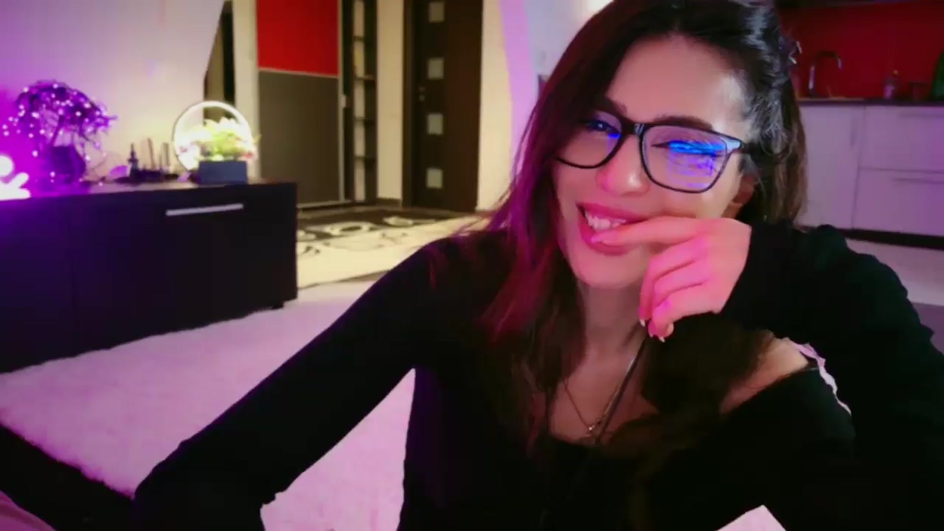 Gallery image thumbnail from SmileyTinaa's myfreecams stream on, 03/07/2026, 02:20 image 12 of 20