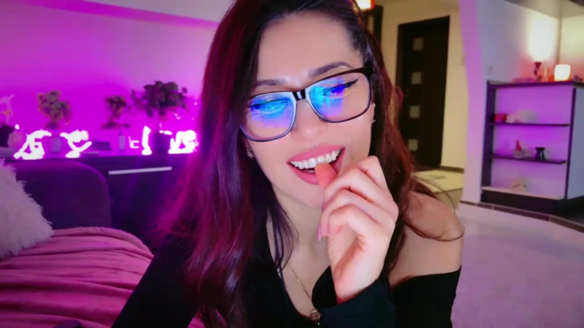 Gallery image thumbnail from SmileyTinaa's myfreecams stream on, 03/07/2026, 02:20 image 11 of 20