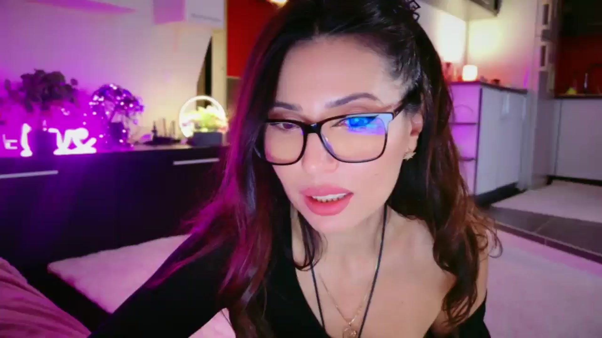 Gallery image thumbnail from SmileyTinaa's myfreecams stream on, 03/07/2026, 04:05 image 1 of 20