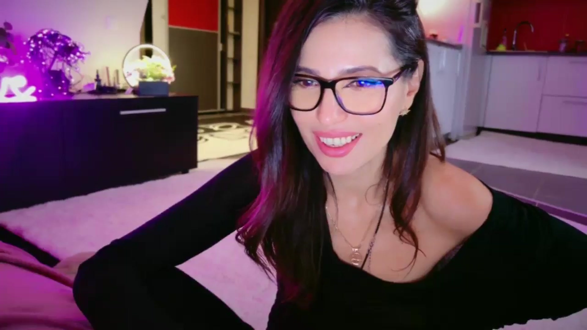 Gallery image thumbnail from SmileyTinaa's myfreecams stream on, 03/07/2026, 04:05 image 19 of 20