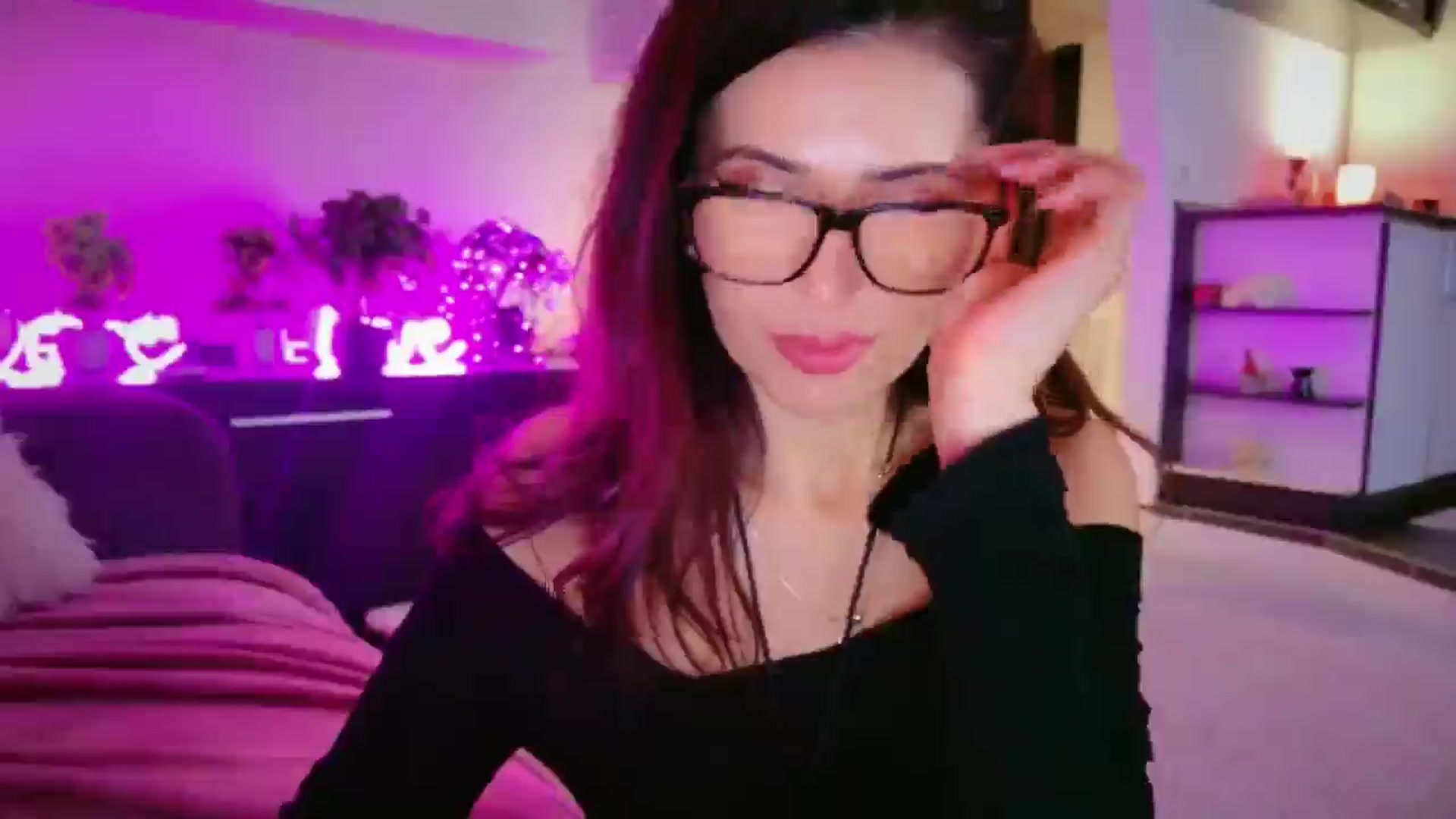 Gallery image thumbnail from SmileyTinaa's myfreecams stream on, 03/07/2026, 04:05 image 14 of 20