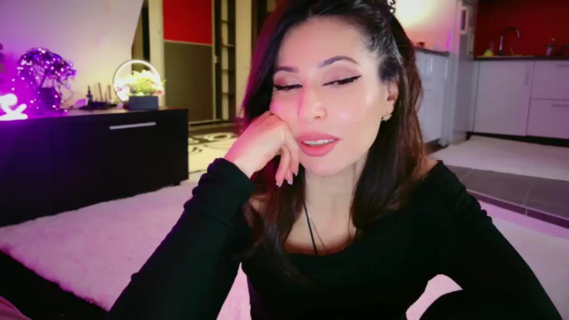 Gallery image thumbnail from SmileyTinaa's myfreecams stream on, 03/07/2026, 04:05 image 4 of 20