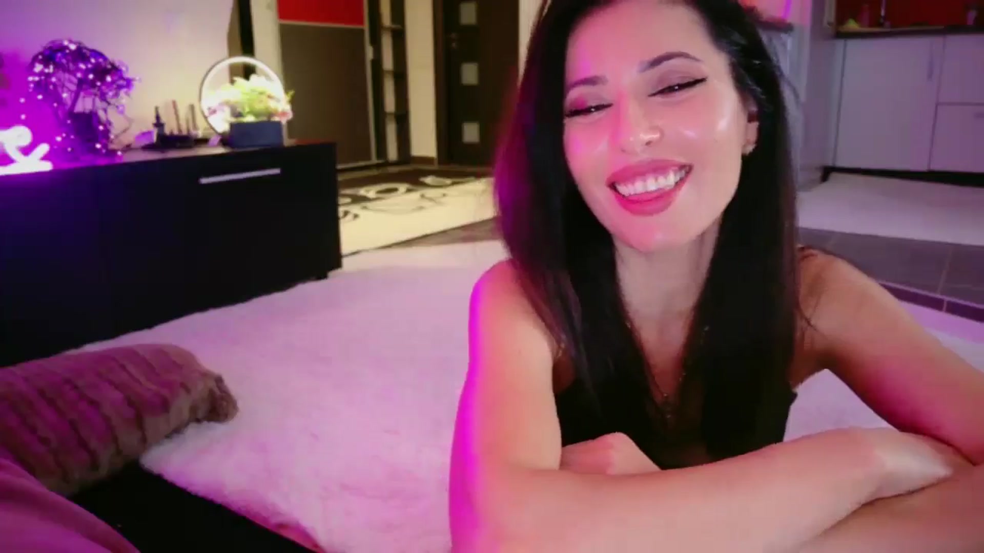 Gallery image thumbnail from SmileyTinaa's myfreecams stream on, 03/13/2026, 02:01 image 18 of 20