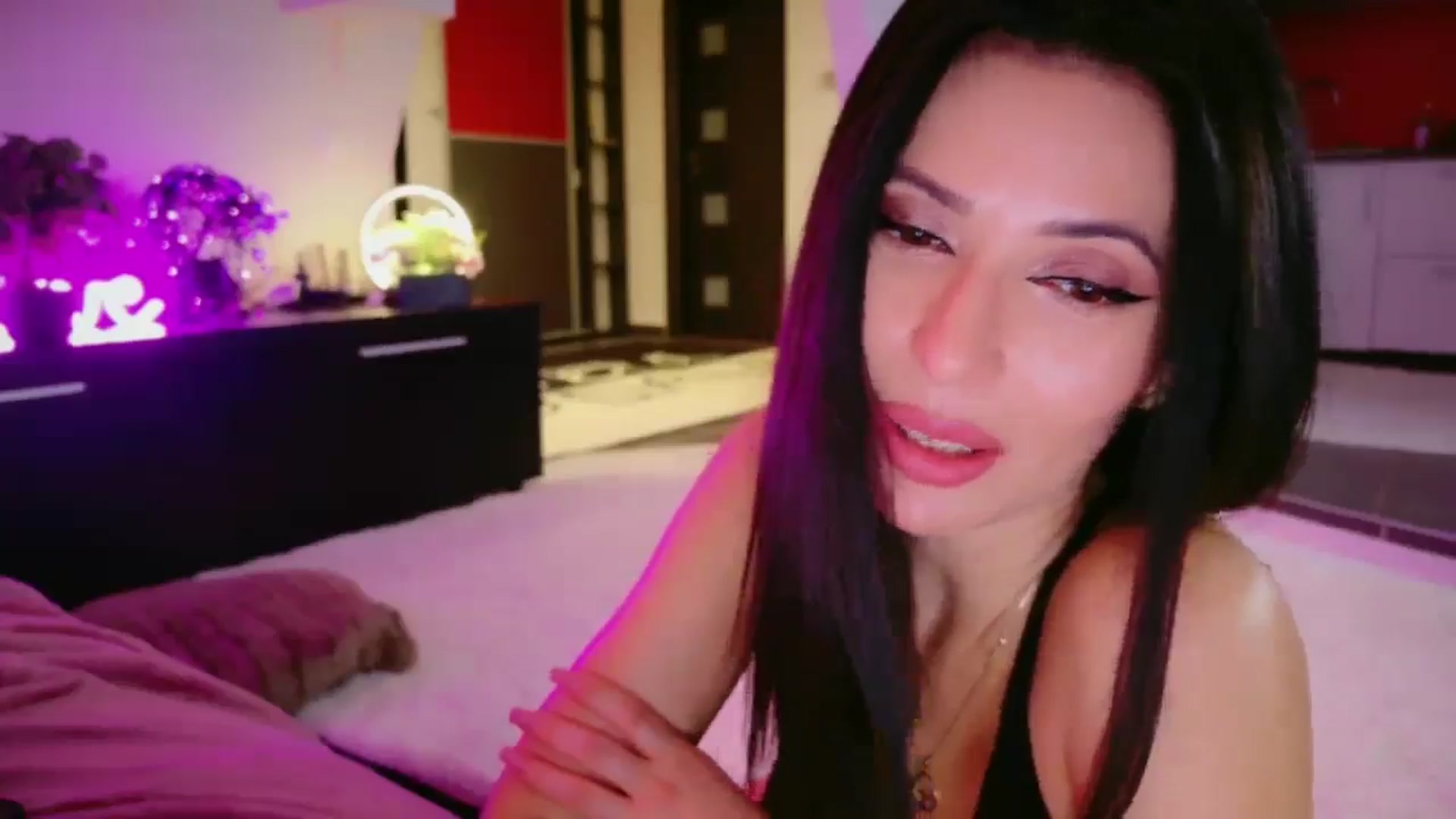 Gallery image thumbnail from SmileyTinaa's myfreecams stream on, 03/13/2026, 02:01 image 19 of 20