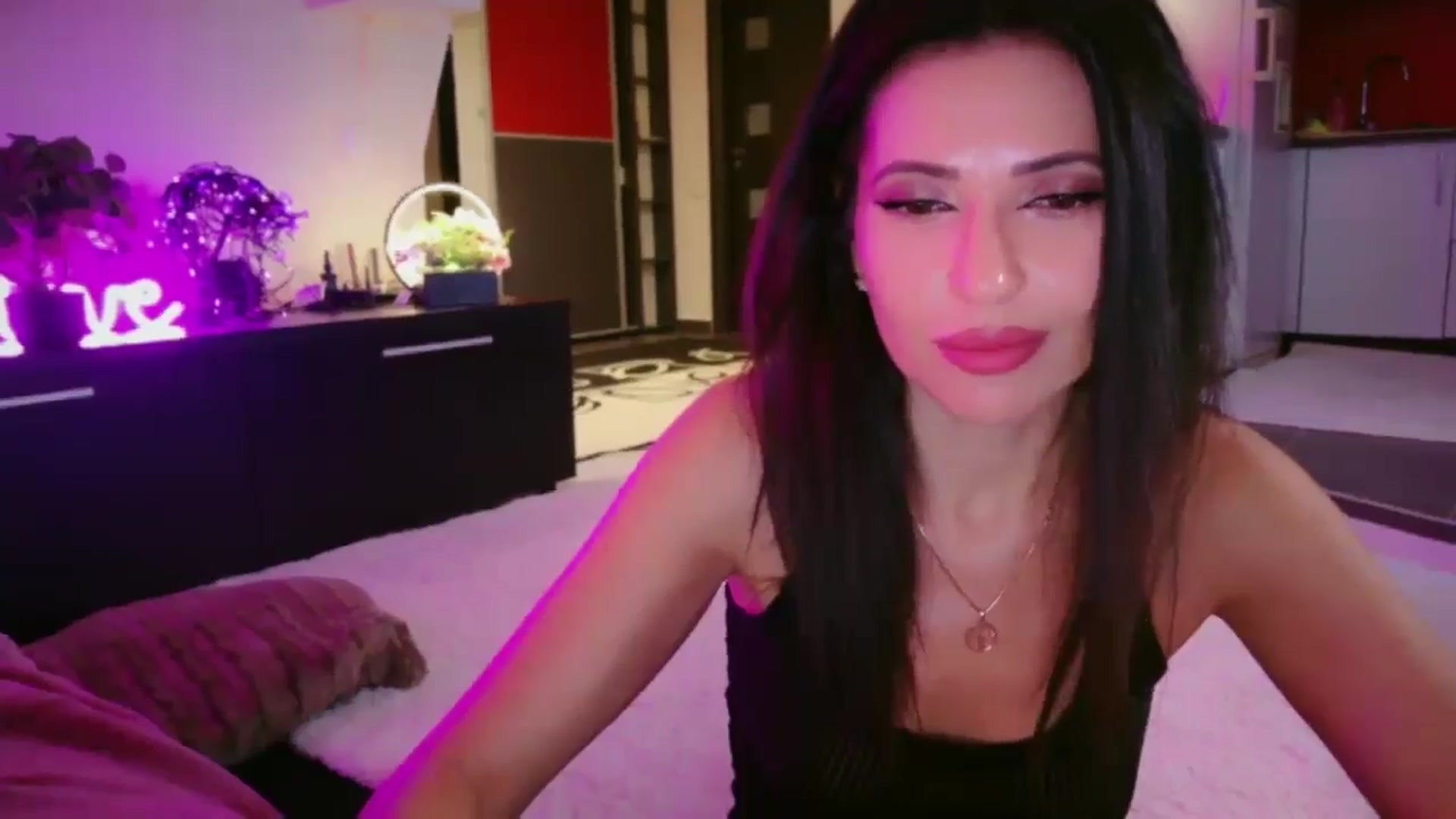 Gallery image thumbnail from SmileyTinaa's myfreecams stream on, 03/13/2026, 02:01 image 17 of 20