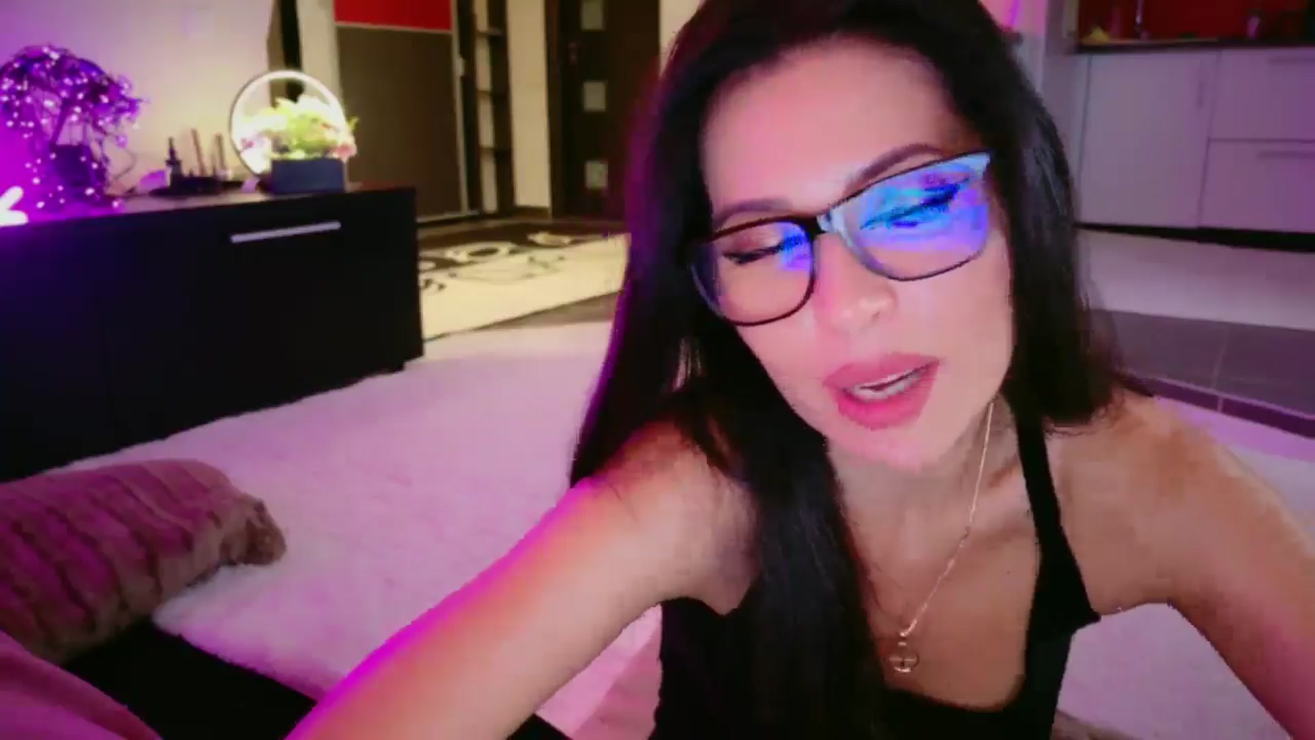 Gallery image thumbnail from SmileyTinaa's myfreecams stream on, 03/13/2026, 03:36 image 9 of 20