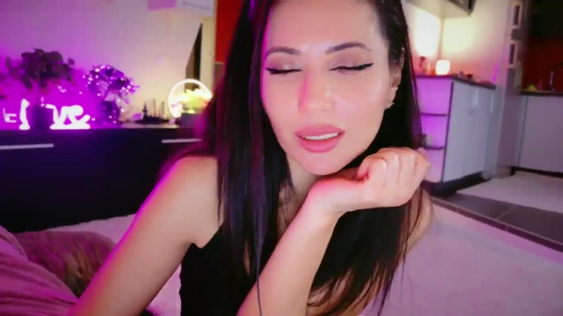 Gallery image thumbnail from SmileyTinaa's myfreecams stream on, 03/13/2026, 05:43 image 13 of 20