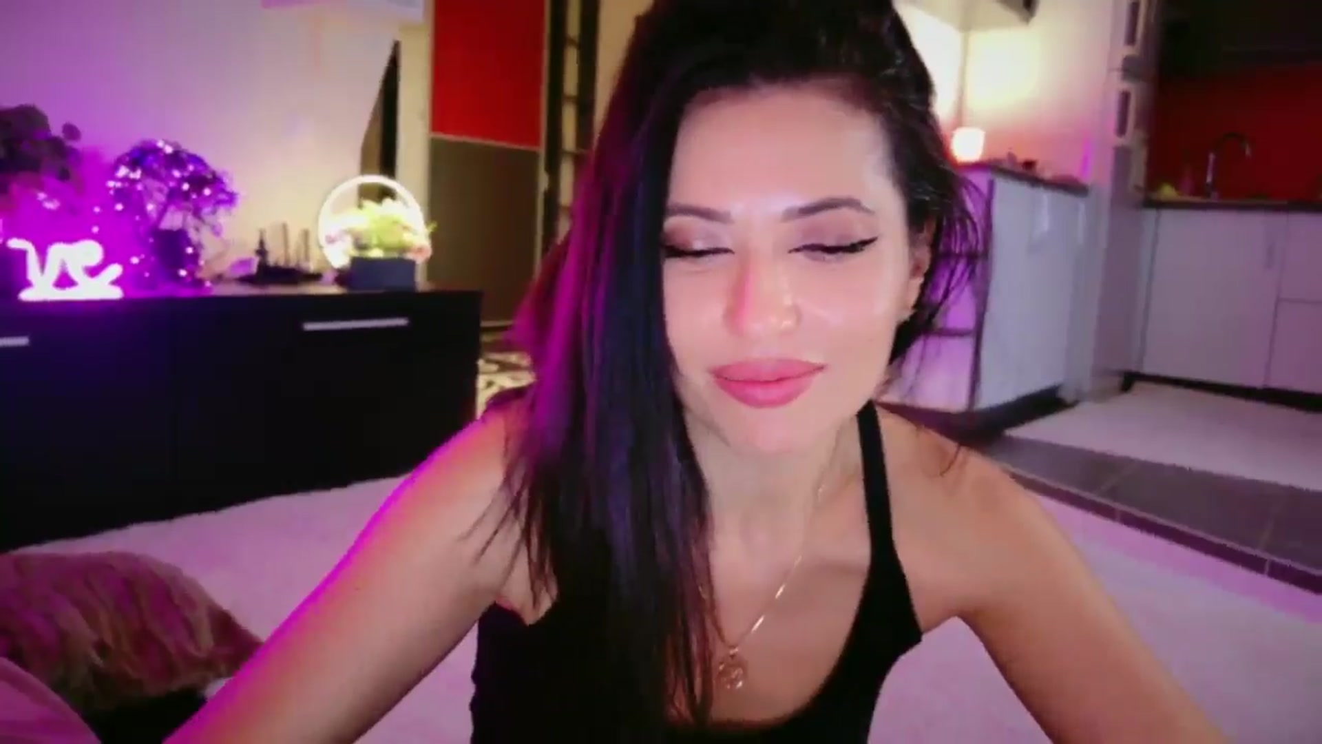 Gallery image thumbnail from SmileyTinaa's myfreecams stream on, 03/13/2026, 05:43 image 4 of 20