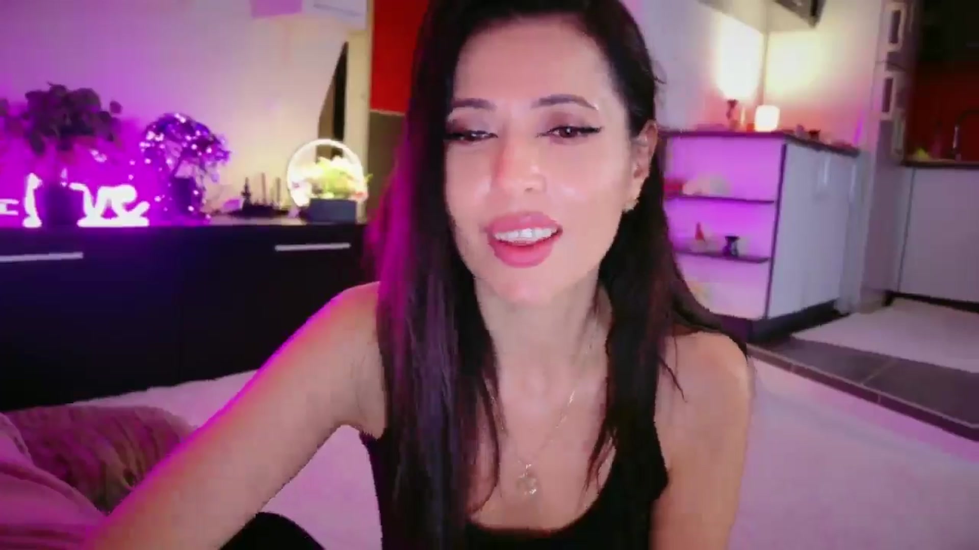 Gallery image thumbnail from SmileyTinaa's myfreecams stream on, 03/13/2026, 05:43 image 2 of 20