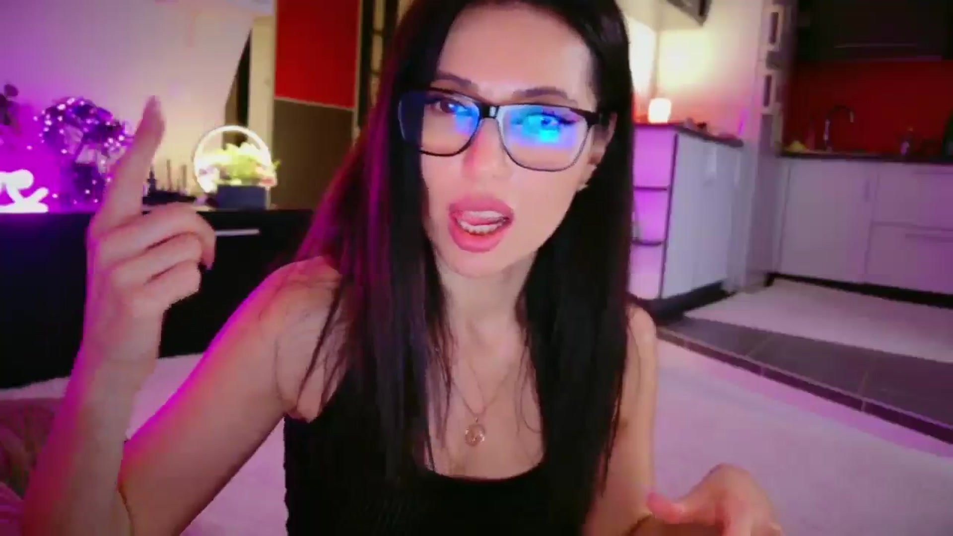 Gallery image thumbnail from SmileyTinaa's myfreecams stream on, 03/13/2026, 05:43 image 15 of 20